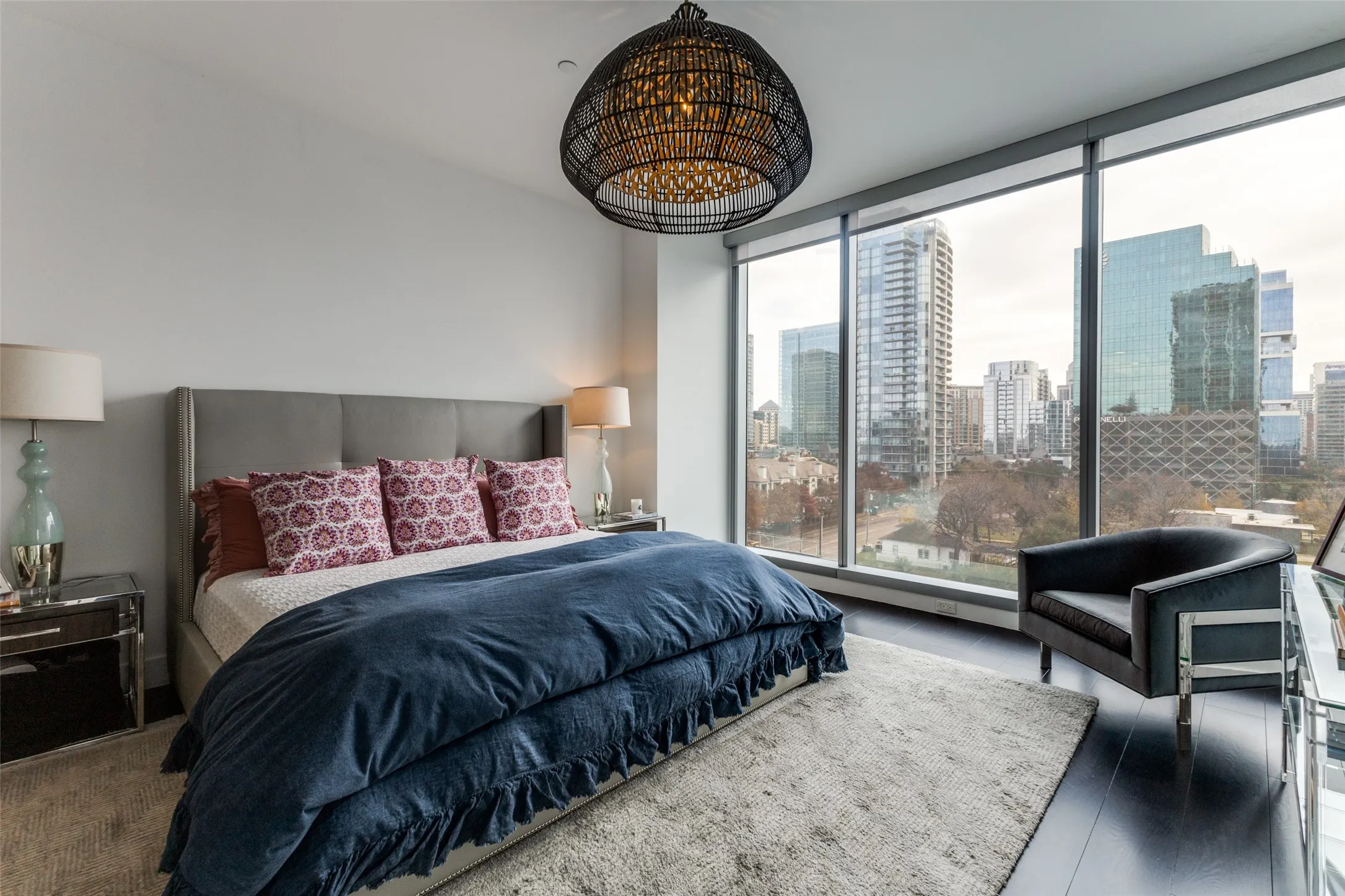 Condominium For Sale in Dallas County , 3130 N Harwood Street 801, Dallas, Texas 75201, 3 Bedrooms, 4 Bathrooms, 2 Garage spaces, 2,114 Sqft, built in 2015, Preowned, Price $1,399,000, mls#21223142, Real Estate Agent in Dallas, Homes For Sale in Dallas county, Homes For Sale in Dallas, Realtor in Dallas Texas, Real Estate Brokerage Independent Realty Texas, Luminita Cordes Realtor