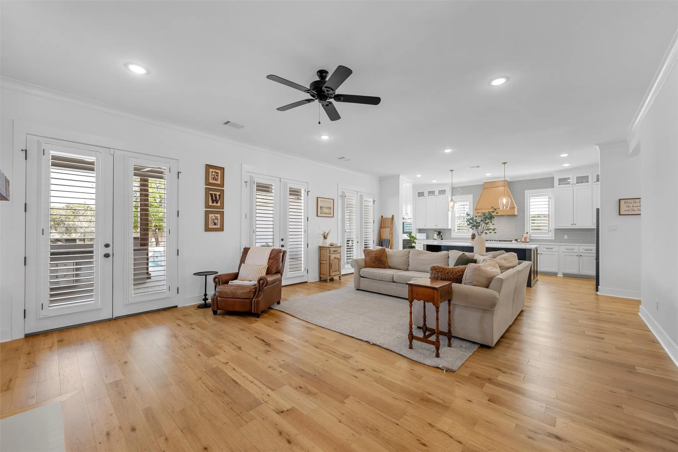 Single Family Residence For Sale in Mc Lennan County , 216 Wycliff Drive, China Spring, Texas 76633, 5 Bedroom, 4 Bathroom, 3 Garage spaces, 3,610 Sqft, built in 2023, mls#21222699, Real Estate Agent in China Spring, Homes For Sale in Mc Lennan county, Homes For Sale in China Spring, Realtor in China Spring Texas, Real Estate Brokerage Independent Realty Texas, Luminita Cordes Realtor