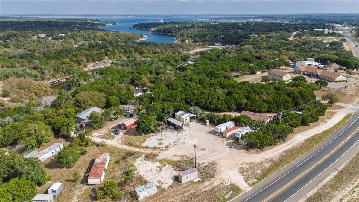Apartment For Sale in Bosque County , TBD Hwy 22, Clifton, Texas 76634, 1 Bedroom, 1 Bathroom, Garage spaces, 560 Sqft, built in 0, mls#21223336, Real Estate Agent in Clifton, Homes For Sale in Bosque county, Homes For Sale in Clifton, Realtor in Clifton Texas, Real Estate Brokerage Independent Realty Texas, Luminita Cordes Realtor