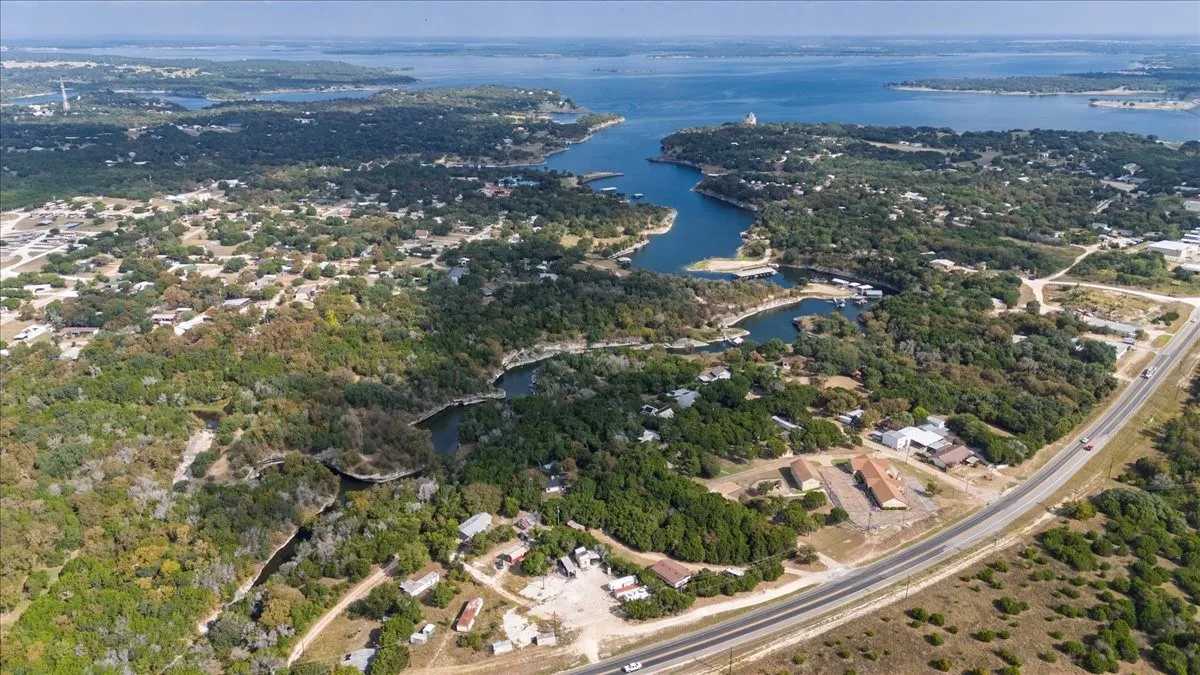 Apartment For Sale in Bosque County , TBD Hwy 22, Clifton, Texas 76634, 1 Bedroom, 1 Bathroom, Garage spaces, 560 Sqft, built in 0, mls#21223336, Real Estate Agent in Clifton, Homes For Sale in Bosque county, Homes For Sale in Clifton, Realtor in Clifton Texas, Real Estate Brokerage Independent Realty Texas, Luminita Cordes Realtor