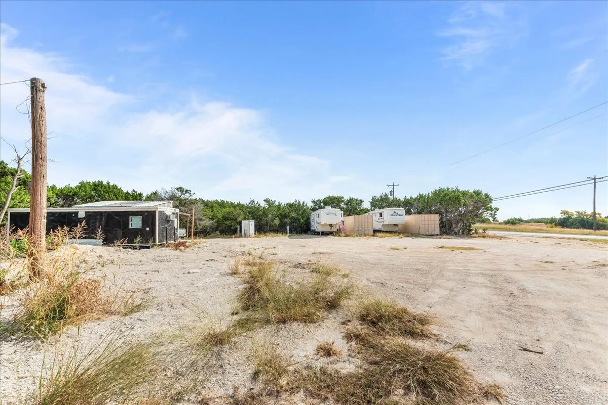 Apartment For Sale in Bosque County , TBD Hwy 22, Clifton, Texas 76634, 1 Bedroom, 1 Bathroom, Garage spaces, 560 Sqft, built in 0, mls#21223336, Real Estate Agent in Clifton, Homes For Sale in Bosque county, Homes For Sale in Clifton, Realtor in Clifton Texas, Real Estate Brokerage Independent Realty Texas, Luminita Cordes Realtor