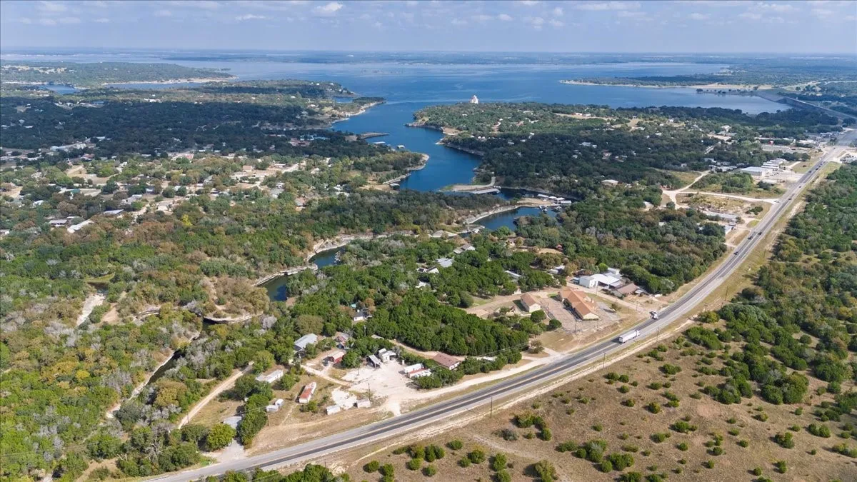 Apartment For Sale in Bosque County , TBD Hwy 22, Clifton, Texas 76634, 1 Bedroom, 1 Bathroom, Garage spaces, 560 Sqft, built in 0, mls#21223336, Real Estate Agent in Clifton, Homes For Sale in Bosque county, Homes For Sale in Clifton, Realtor in Clifton Texas, Real Estate Brokerage Independent Realty Texas, Luminita Cordes Realtor