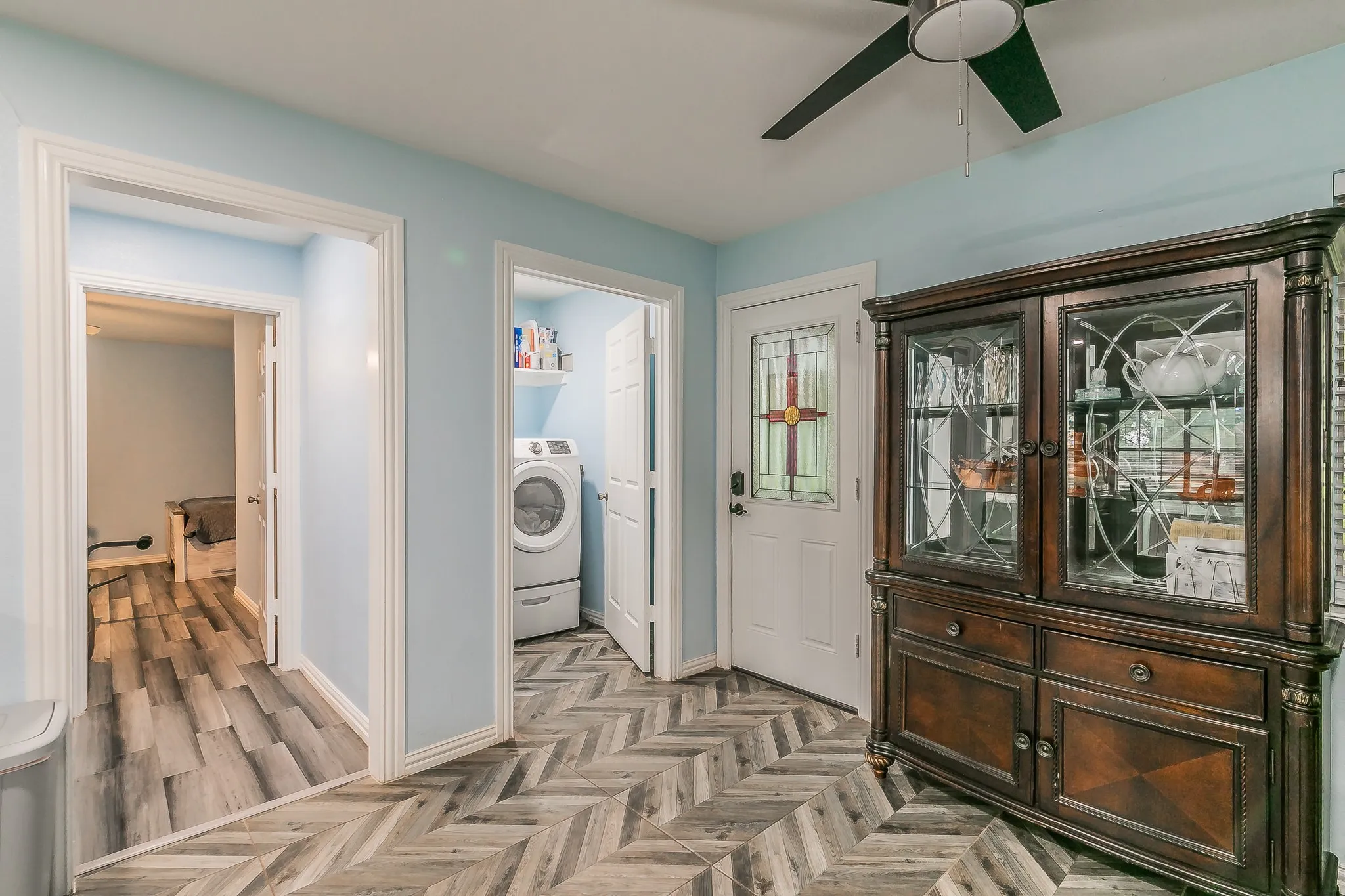 Laundry area with a ceiling fan, washer / clothes dryer, and parquet flooring