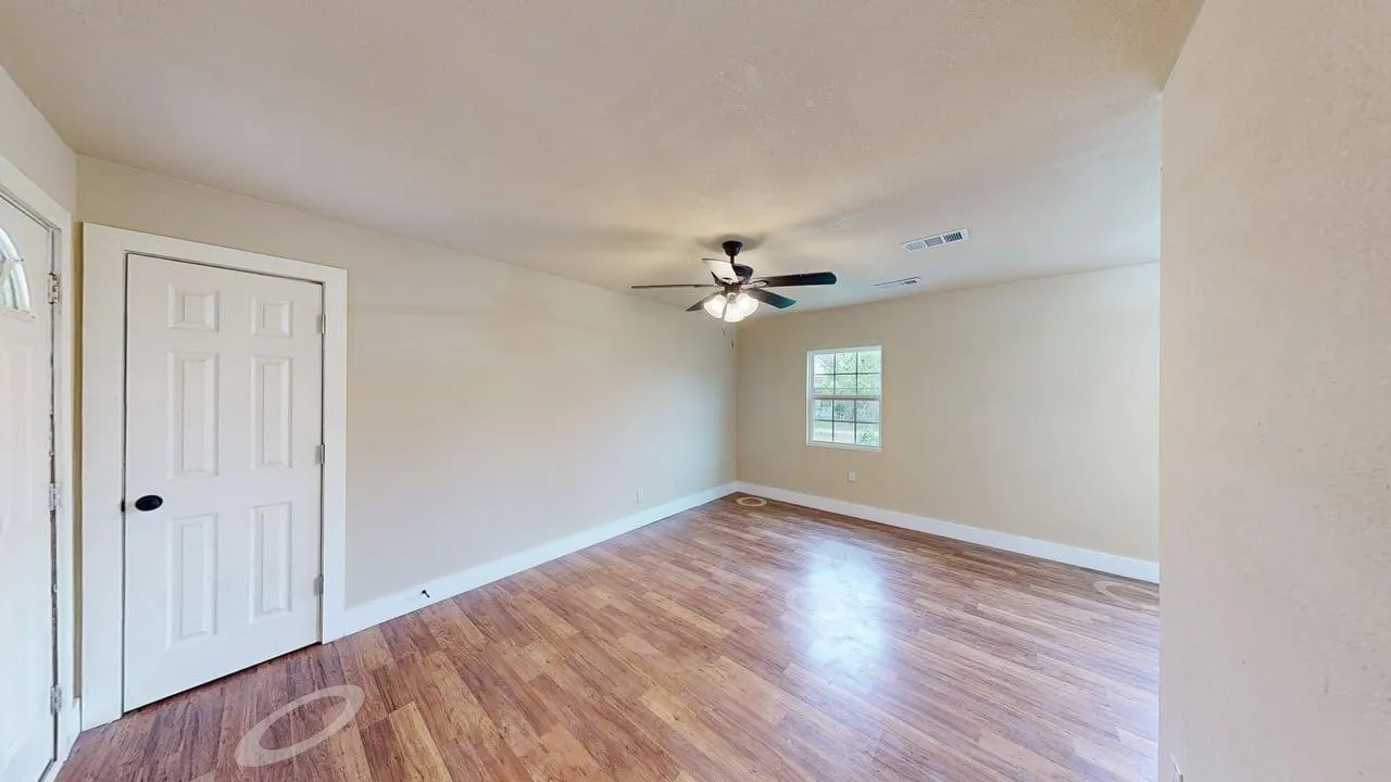 Unfurnished room with light wood-type flooring and ceiling fan