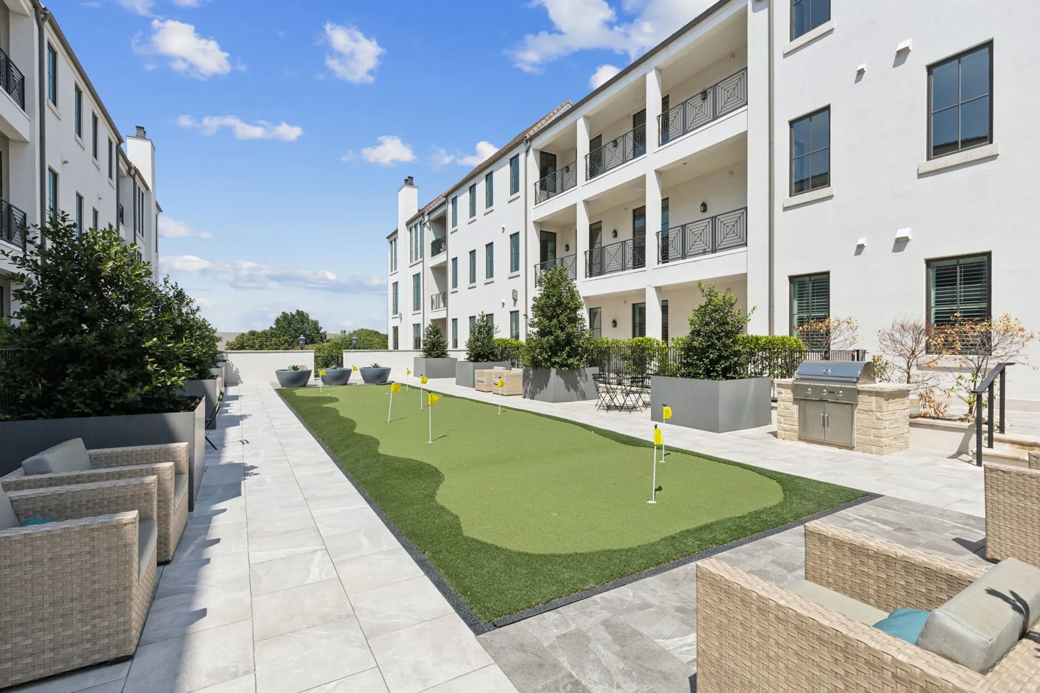 community putting green