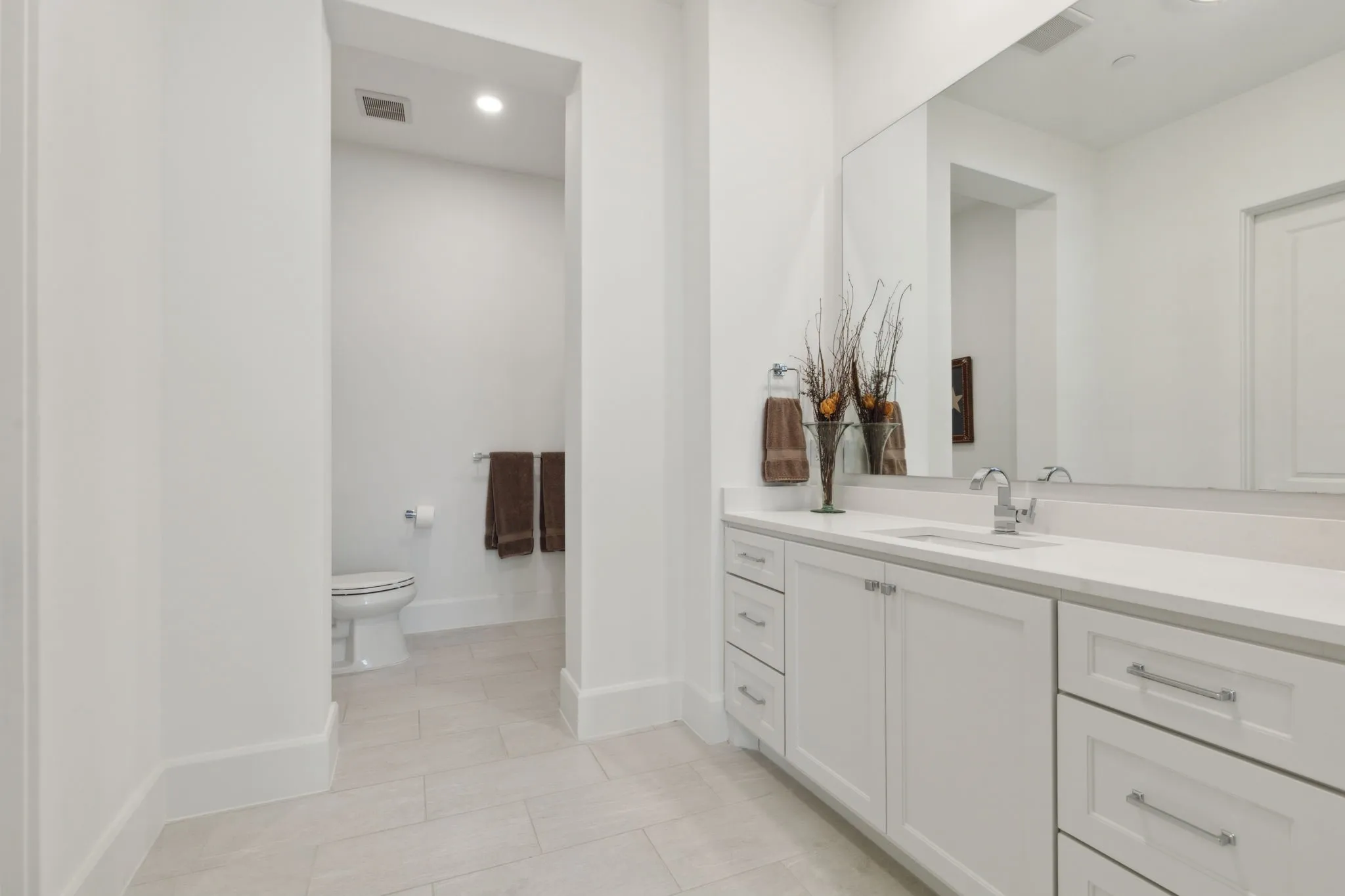 Condominium For Sale in Denton County , 5270 Town And Country Boulevard 113, Frisco, Texas 75034, 2 Bedroom, 3 Bathroom, 2 Garage spaces, 2,589 Sqft, built in 2019, Preowned, mls#21224123, Real Estate Agent in Frisco, Homes For Sale in Denton county, Homes For Sale in Frisco, Realtor in Frisco Texas, Real Estate Brokerage Independent Realty Texas, Luminita Cordes Realtor