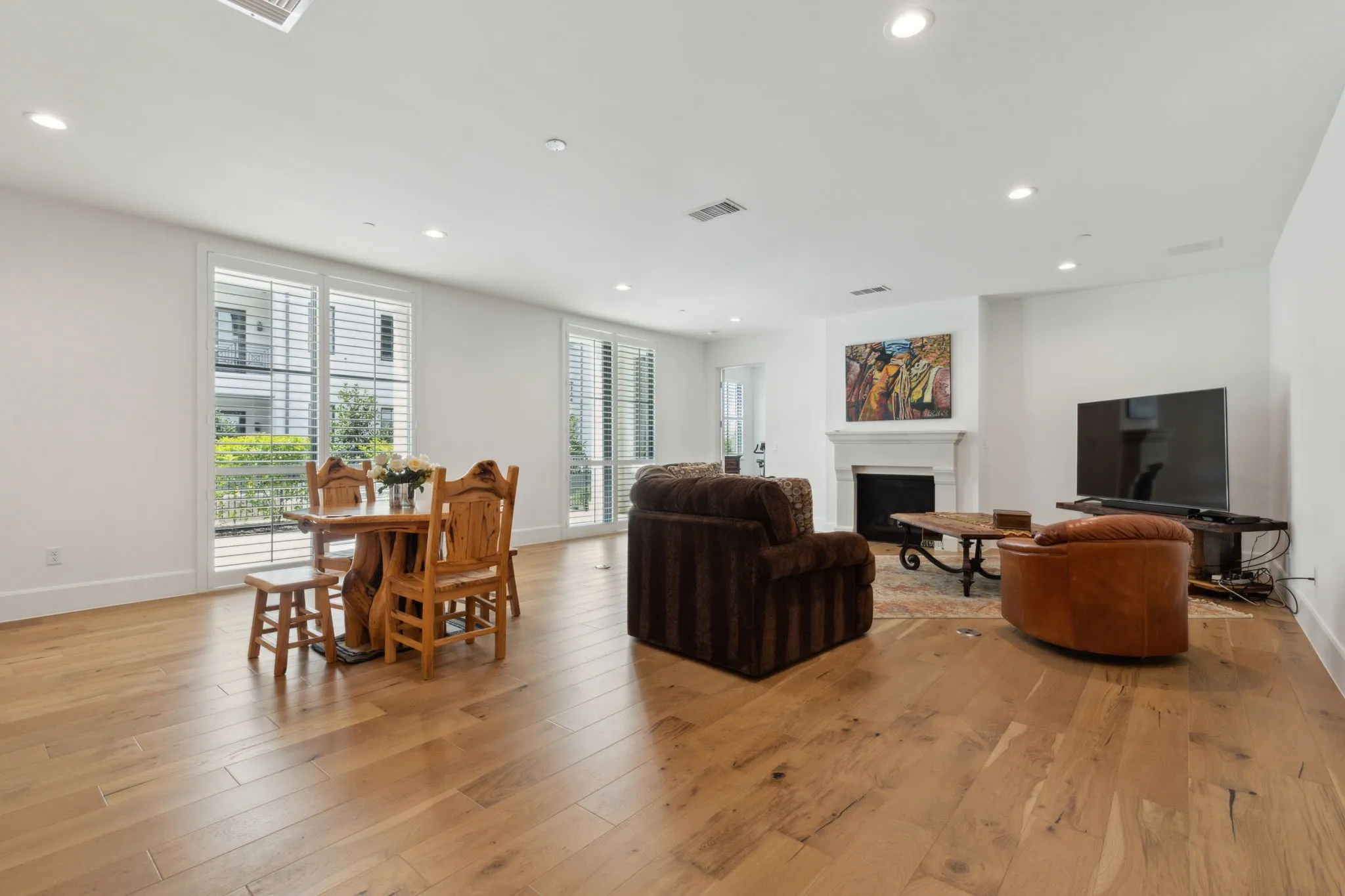 Condominium For Sale in Denton County , 5270 Town And Country Boulevard 113, Frisco, Texas 75034, 2 Bedroom, 3 Bathroom, 2 Garage spaces, 2,589 Sqft, built in 2019, Preowned, mls#21224123, Real Estate Agent in Frisco, Homes For Sale in Denton county, Homes For Sale in Frisco, Realtor in Frisco Texas, Real Estate Brokerage Independent Realty Texas, Luminita Cordes Realtor