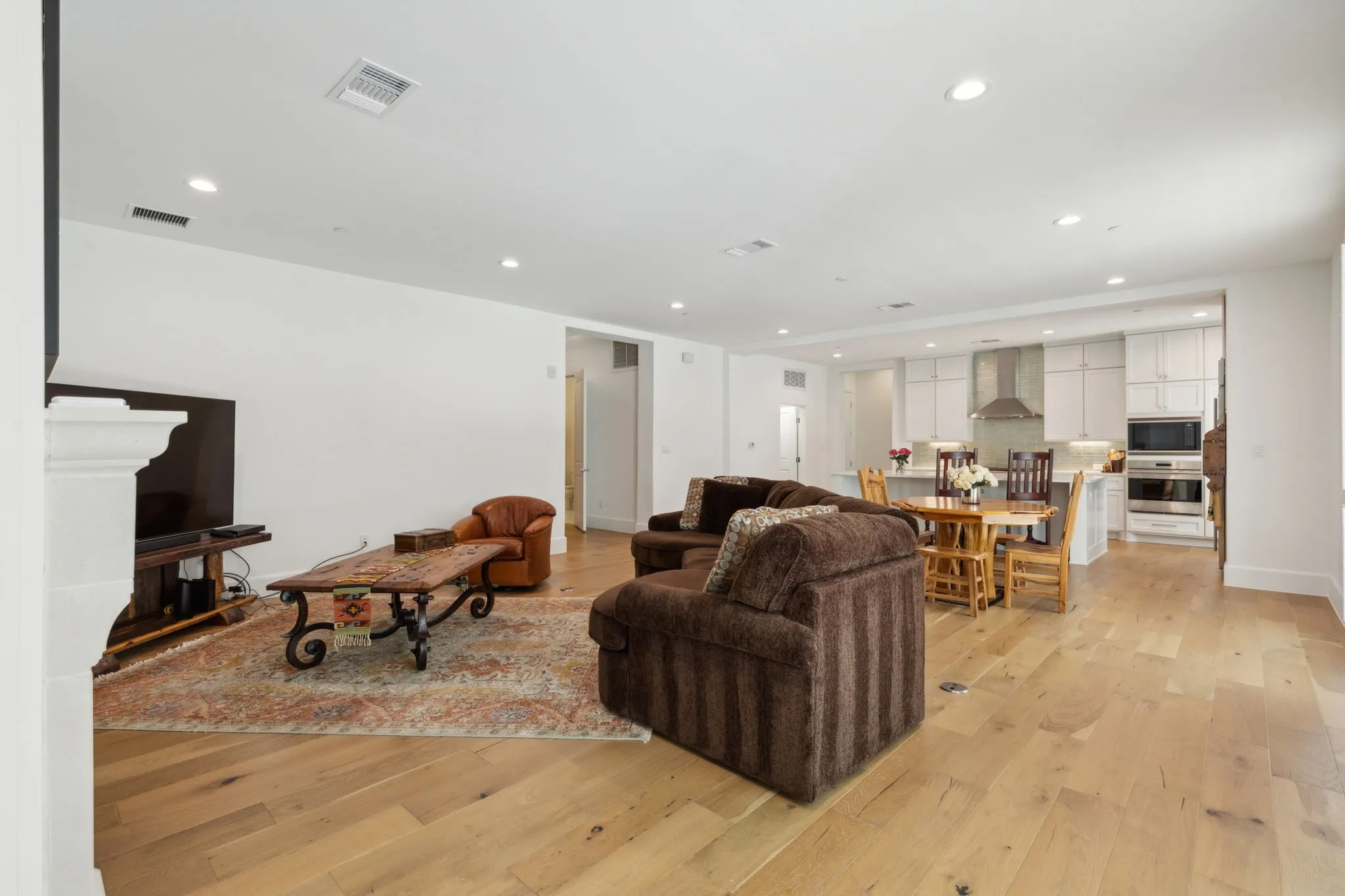 Condominium For Sale in Denton County , 5270 Town And Country Boulevard 113, Frisco, Texas 75034, 2 Bedroom, 3 Bathroom, 2 Garage spaces, 2,589 Sqft, built in 2019, Preowned, mls#21224123, Real Estate Agent in Frisco, Homes For Sale in Denton county, Homes For Sale in Frisco, Realtor in Frisco Texas, Real Estate Brokerage Independent Realty Texas, Luminita Cordes Realtor
