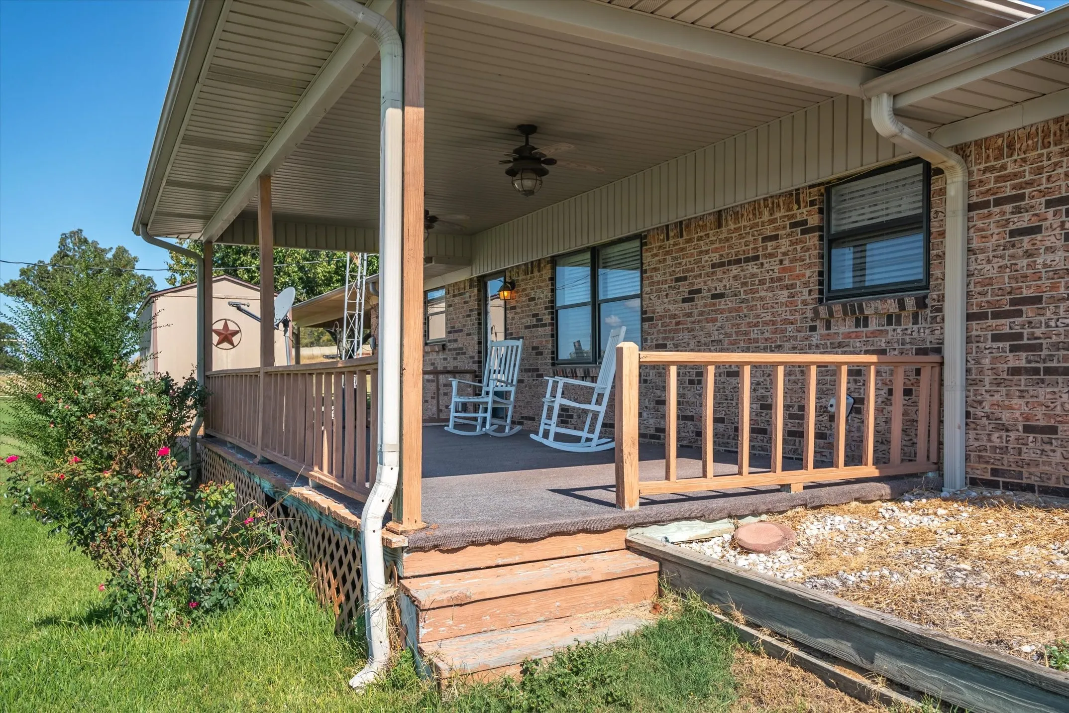 Single Family Residence For Sale in Van Zandt County , 3121 VZ County Road 1215, Grand Saline, Texas 75140, 3 Bedroom, 2 Bathroom, Garage spaces, 2,081 Sqft, built in 1973, Preowned, mls#21224194, Real Estate Agent in Grand Saline, Homes For Sale in Van Zandt county, Homes For Sale in Grand Saline, Realtor in Grand Saline Texas, Real Estate Brokerage Independent Realty Texas, Luminita Cordes Realtor