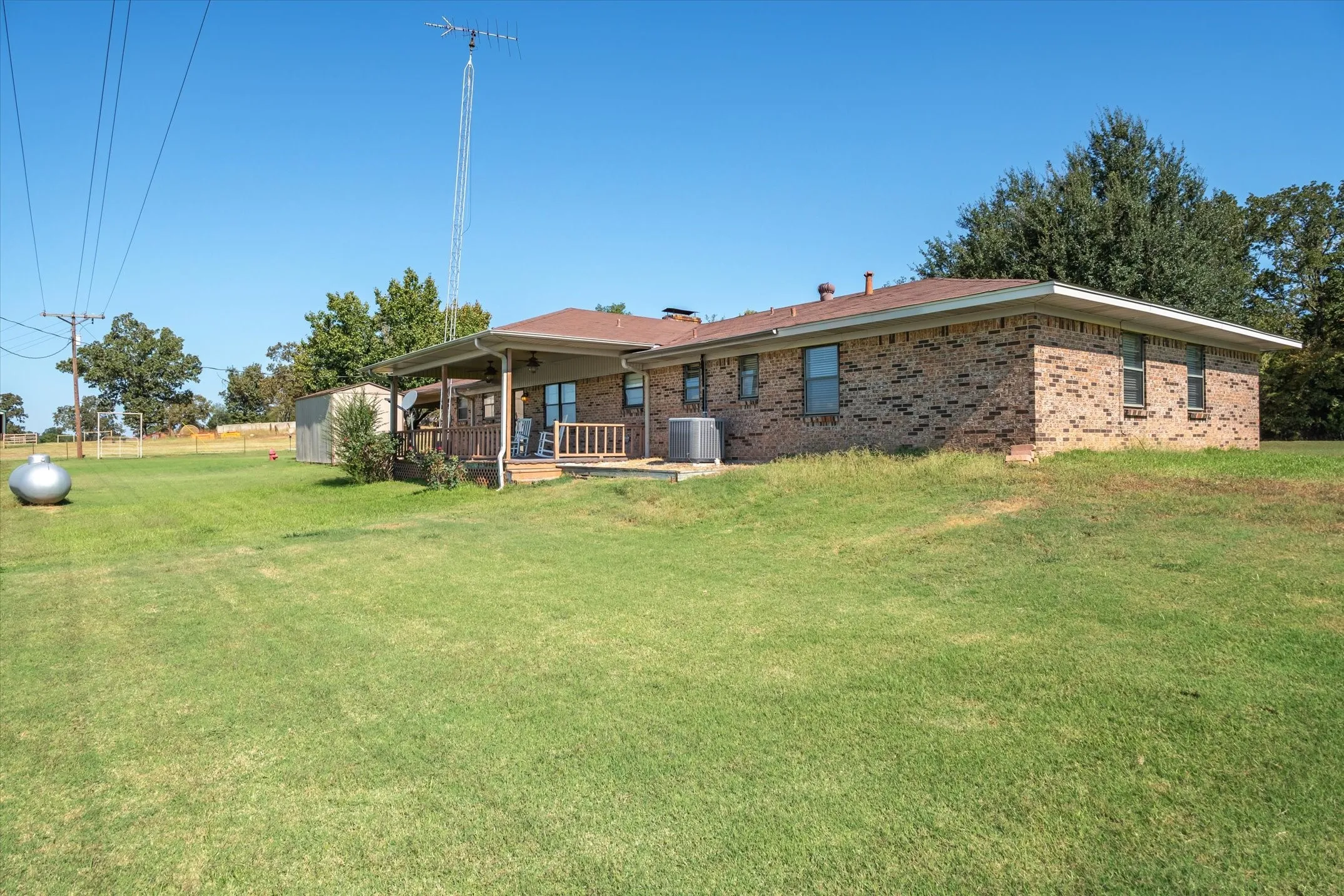 Single Family Residence For Sale in Van Zandt County , 3121 VZ County Road 1215, Grand Saline, Texas 75140, 3 Bedroom, 2 Bathroom, Garage spaces, 2,081 Sqft, built in 1973, Preowned, mls#21224194, Real Estate Agent in Grand Saline, Homes For Sale in Van Zandt county, Homes For Sale in Grand Saline, Realtor in Grand Saline Texas, Real Estate Brokerage Independent Realty Texas, Luminita Cordes Realtor