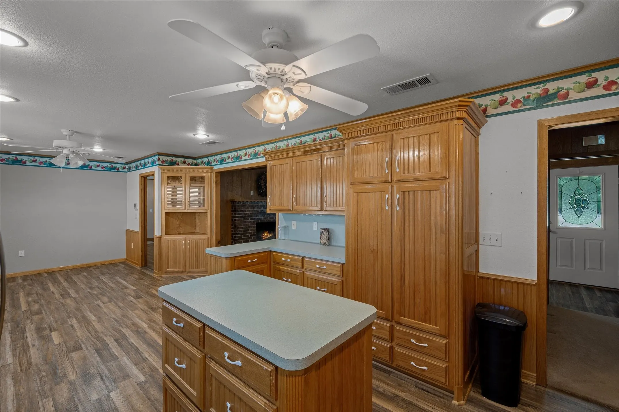 Single Family Residence For Sale in Van Zandt County , 3121 VZ County Road 1215, Grand Saline, Texas 75140, 3 Bedroom, 2 Bathroom, Garage spaces, 2,081 Sqft, built in 1973, Preowned, mls#21224194, Real Estate Agent in Grand Saline, Homes For Sale in Van Zandt county, Homes For Sale in Grand Saline, Realtor in Grand Saline Texas, Real Estate Brokerage Independent Realty Texas, Luminita Cordes Realtor