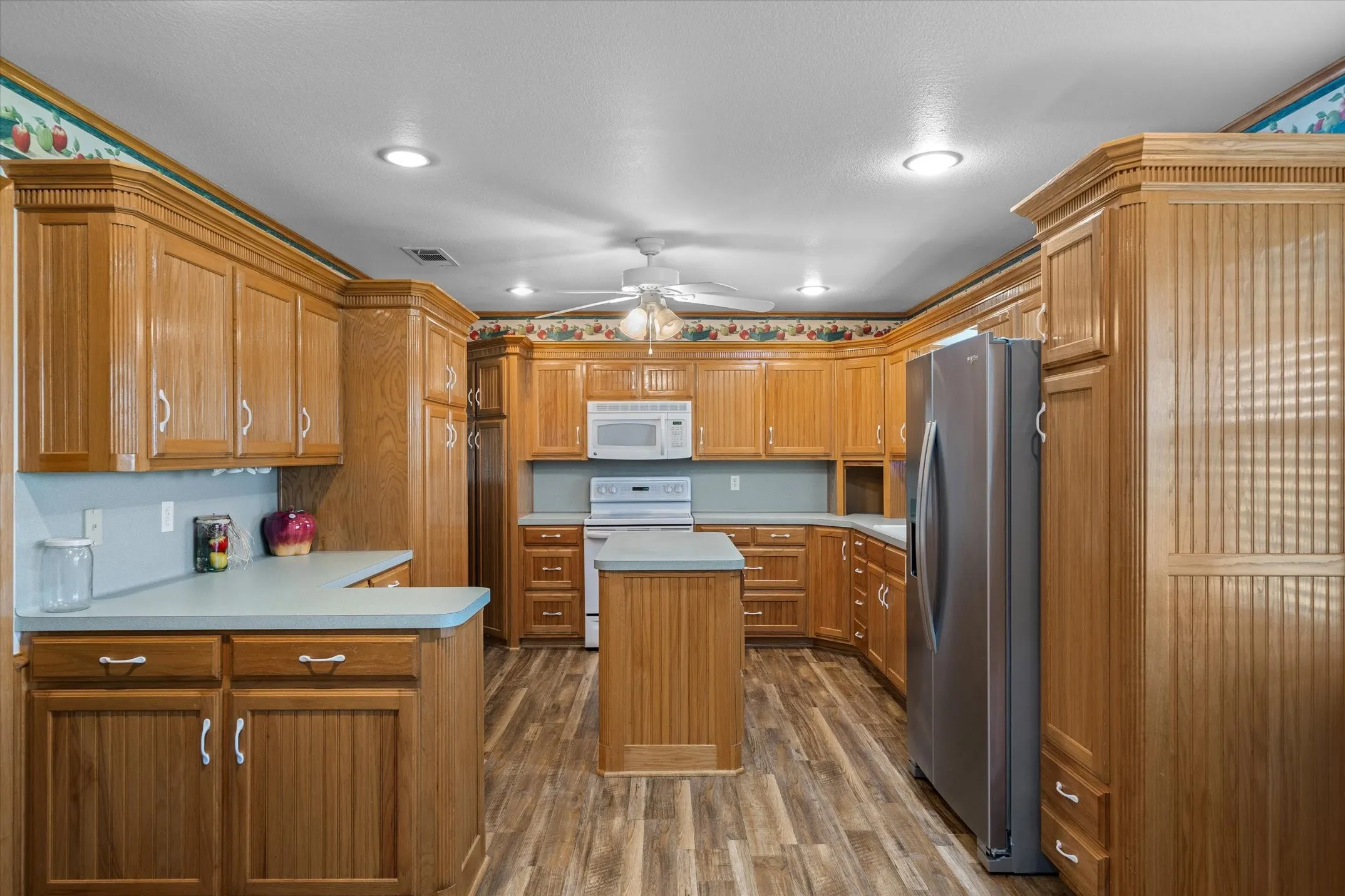 Single Family Residence For Sale in Van Zandt County , 3121 VZ County Road 1215, Grand Saline, Texas 75140, 3 Bedroom, 2 Bathroom, Garage spaces, 2,081 Sqft, built in 1973, Preowned, mls#21224194, Real Estate Agent in Grand Saline, Homes For Sale in Van Zandt county, Homes For Sale in Grand Saline, Realtor in Grand Saline Texas, Real Estate Brokerage Independent Realty Texas, Luminita Cordes Realtor