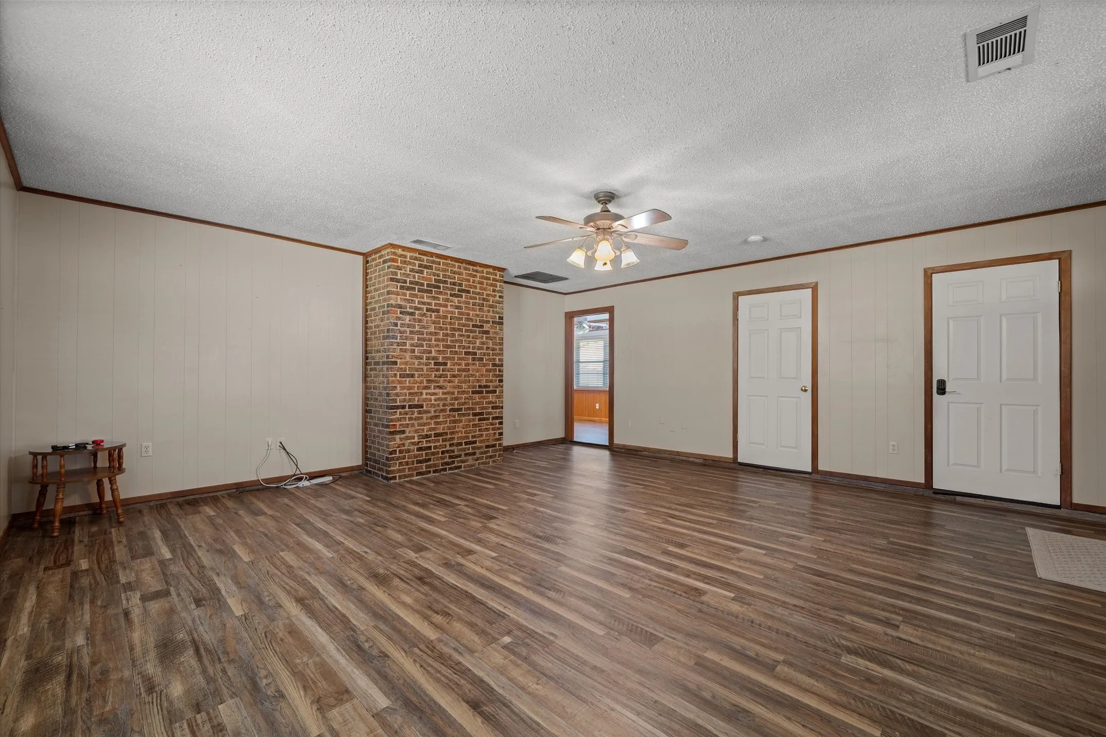 Single Family Residence For Sale in Van Zandt County , 3121 VZ County Road 1215, Grand Saline, Texas 75140, 3 Bedroom, 2 Bathroom, Garage spaces, 2,081 Sqft, built in 1973, Preowned, mls#21224194, Real Estate Agent in Grand Saline, Homes For Sale in Van Zandt county, Homes For Sale in Grand Saline, Realtor in Grand Saline Texas, Real Estate Brokerage Independent Realty Texas, Luminita Cordes Realtor