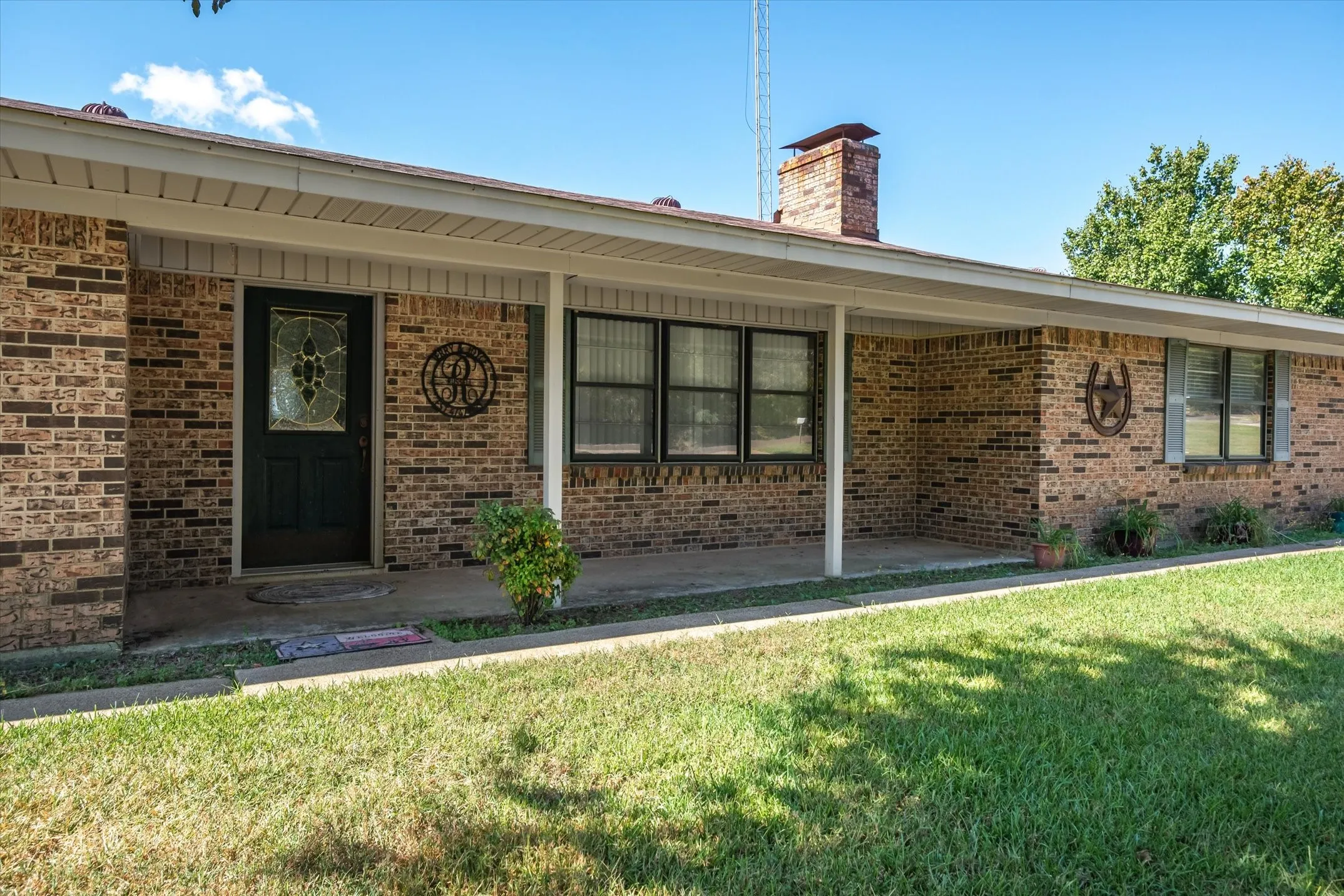 Single Family Residence For Sale in Van Zandt County , 3121 VZ County Road 1215, Grand Saline, Texas 75140, 3 Bedroom, 2 Bathroom, Garage spaces, 2,081 Sqft, built in 1973, Preowned, mls#21224194, Real Estate Agent in Grand Saline, Homes For Sale in Van Zandt county, Homes For Sale in Grand Saline, Realtor in Grand Saline Texas, Real Estate Brokerage Independent Realty Texas, Luminita Cordes Realtor