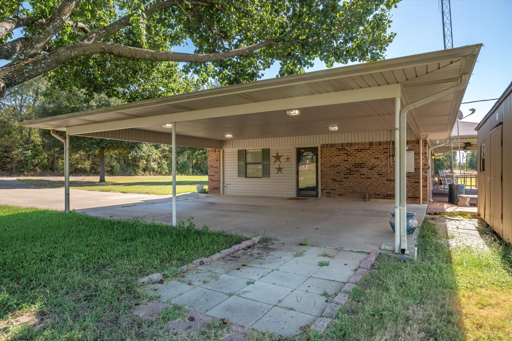 Single Family Residence For Sale in Van Zandt County , 3121 VZ County Road 1215, Grand Saline, Texas 75140, 3 Bedroom, 2 Bathroom, Garage spaces, 2,081 Sqft, built in 1973, Preowned, mls#21224194, Real Estate Agent in Grand Saline, Homes For Sale in Van Zandt county, Homes For Sale in Grand Saline, Realtor in Grand Saline Texas, Real Estate Brokerage Independent Realty Texas, Luminita Cordes Realtor