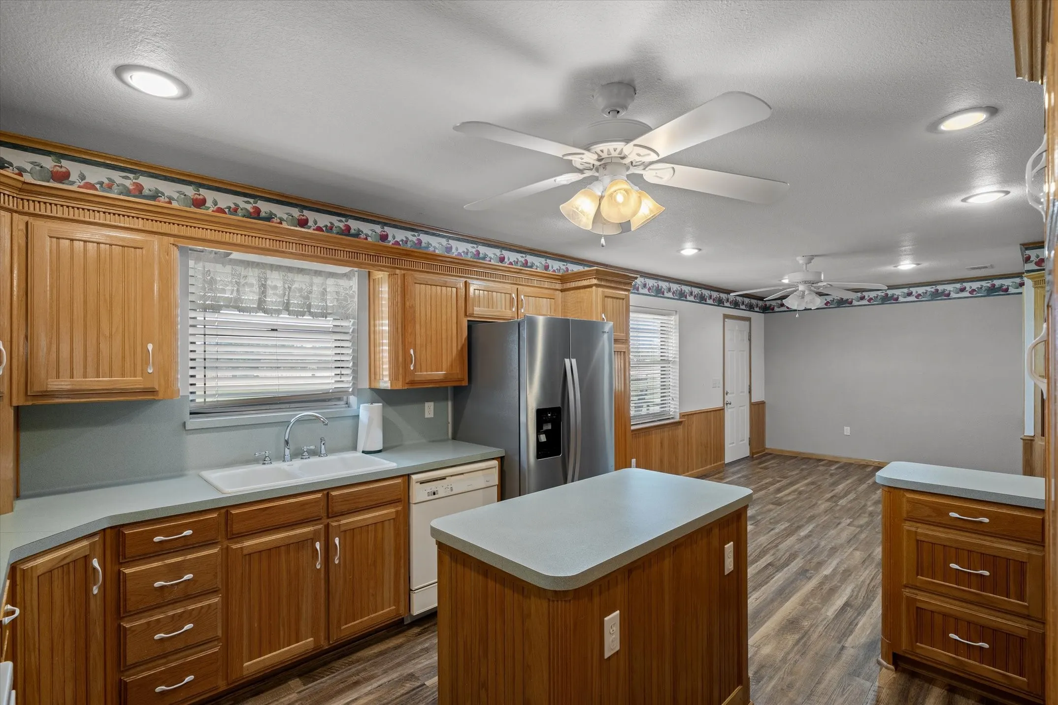 Single Family Residence For Sale in Van Zandt County , 3121 VZ County Road 1215, Grand Saline, Texas 75140, 3 Bedroom, 2 Bathroom, Garage spaces, 2,081 Sqft, built in 1973, Preowned, mls#21224194, Real Estate Agent in Grand Saline, Homes For Sale in Van Zandt county, Homes For Sale in Grand Saline, Realtor in Grand Saline Texas, Real Estate Brokerage Independent Realty Texas, Luminita Cordes Realtor