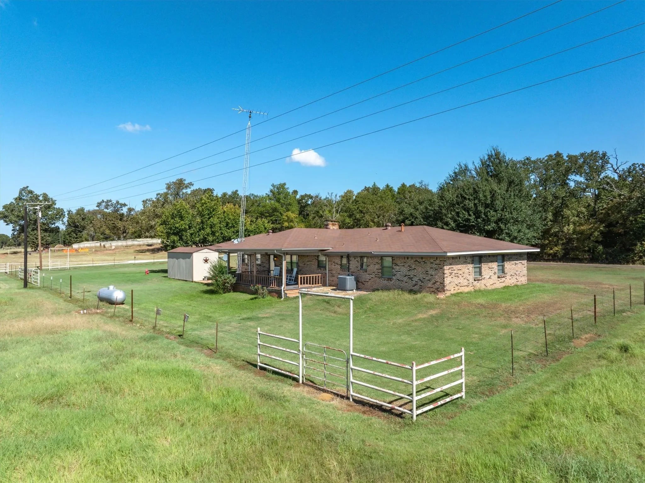Single Family Residence For Sale in Van Zandt County , 3121 VZ County Road 1215, Grand Saline, Texas 75140, 3 Bedroom, 2 Bathroom, Garage spaces, 2,081 Sqft, built in 1973, Preowned, mls#21224194, Real Estate Agent in Grand Saline, Homes For Sale in Van Zandt county, Homes For Sale in Grand Saline, Realtor in Grand Saline Texas, Real Estate Brokerage Independent Realty Texas, Luminita Cordes Realtor