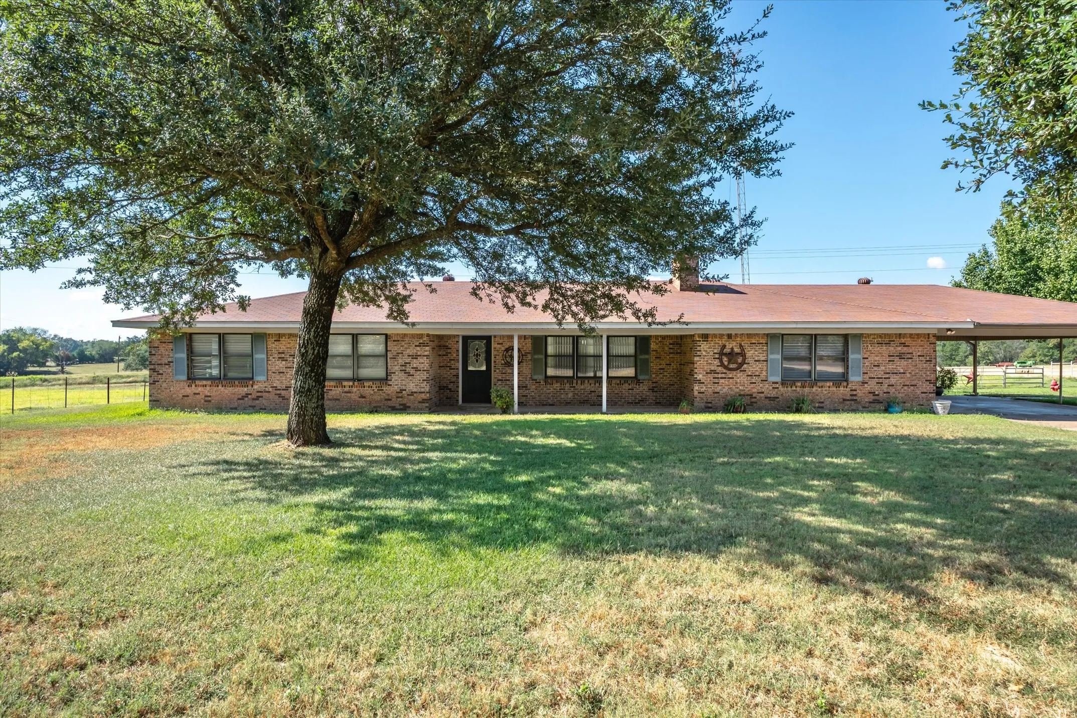 Single Family Residence For Sale in Van Zandt County , 3121 VZ County Road 1215, Grand Saline, Texas 75140, 3 Bedroom, 2 Bathroom, Garage spaces, 2,081 Sqft, built in 1973, Preowned, mls#21224194, Real Estate Agent in Grand Saline, Homes For Sale in Van Zandt county, Homes For Sale in Grand Saline, Realtor in Grand Saline Texas, Real Estate Brokerage Independent Realty Texas, Luminita Cordes Realtor