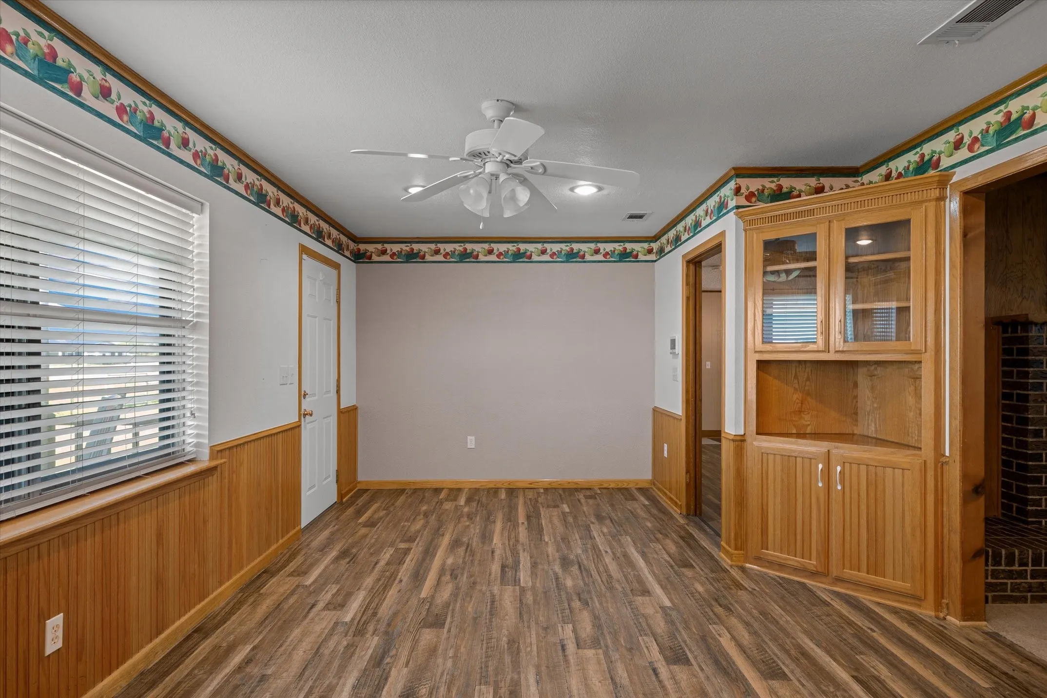 Single Family Residence For Sale in Van Zandt County , 3121 VZ County Road 1215, Grand Saline, Texas 75140, 3 Bedroom, 2 Bathroom, Garage spaces, 2,081 Sqft, built in 1973, Preowned, mls#21224194, Real Estate Agent in Grand Saline, Homes For Sale in Van Zandt county, Homes For Sale in Grand Saline, Realtor in Grand Saline Texas, Real Estate Brokerage Independent Realty Texas, Luminita Cordes Realtor