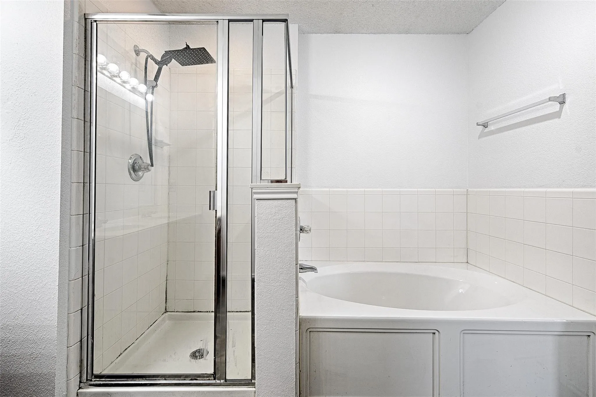 Single Family Residence For Sale in Dallas County , 5348 Cameron Drive, Grand Prairie, Texas 75052, 3 Bedroom, 2 Bathroom, 2 Garage spaces, 2,002 Sqft, built in 2004, mls#21224323, Real Estate Agent in Grand Prairie, Homes For Sale in Dallas county, Homes For Sale in Grand Prairie, Realtor in Grand Prairie Texas, Real Estate Brokerage Independent Realty Texas, Luminita Cordes Realtor