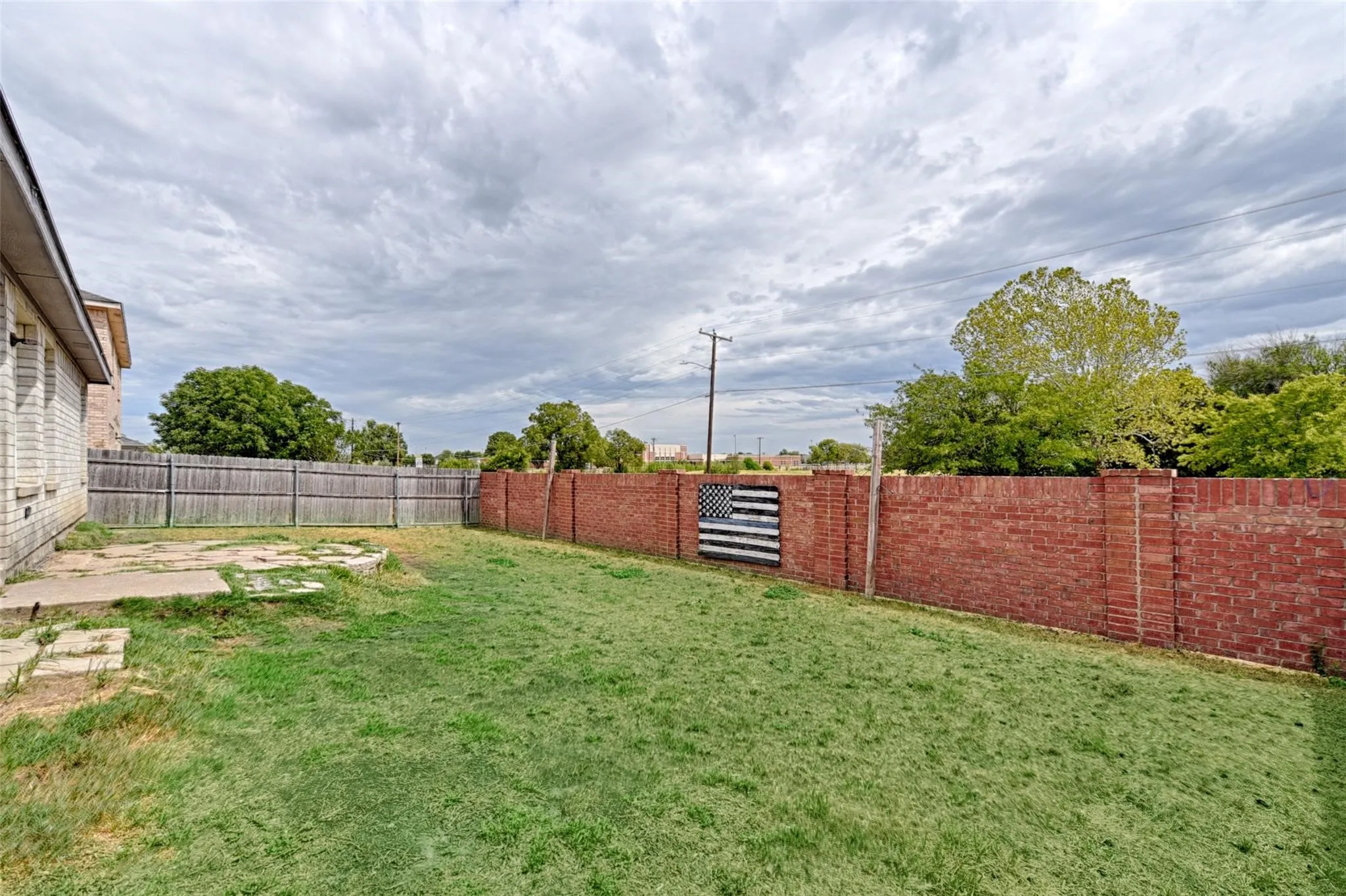 Single Family Residence For Sale in Dallas County , 5348 Cameron Drive, Grand Prairie, Texas 75052, 3 Bedroom, 2 Bathroom, 2 Garage spaces, 2,002 Sqft, built in 2004, mls#21224323, Real Estate Agent in Grand Prairie, Homes For Sale in Dallas county, Homes For Sale in Grand Prairie, Realtor in Grand Prairie Texas, Real Estate Brokerage Independent Realty Texas, Luminita Cordes Realtor