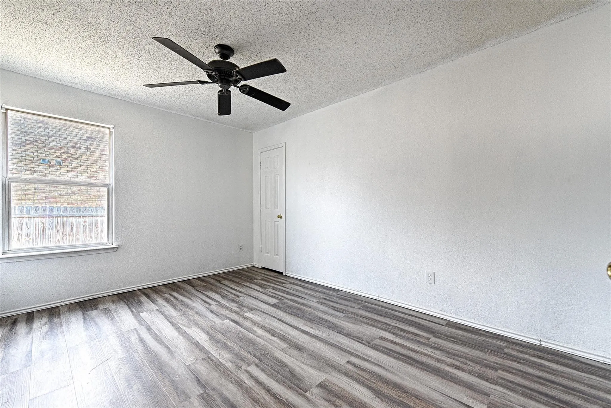 Single Family Residence For Sale in Dallas County , 5348 Cameron Drive, Grand Prairie, Texas 75052, 3 Bedroom, 2 Bathroom, 2 Garage spaces, 2,002 Sqft, built in 2004, mls#21224323, Real Estate Agent in Grand Prairie, Homes For Sale in Dallas county, Homes For Sale in Grand Prairie, Realtor in Grand Prairie Texas, Real Estate Brokerage Independent Realty Texas, Luminita Cordes Realtor