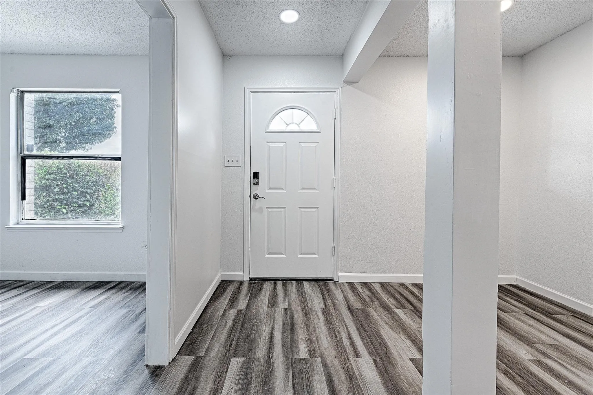 Single Family Residence For Sale in Dallas County , 5348 Cameron Drive, Grand Prairie, Texas 75052, 3 Bedroom, 2 Bathroom, 2 Garage spaces, 2,002 Sqft, built in 2004, mls#21224323, Real Estate Agent in Grand Prairie, Homes For Sale in Dallas county, Homes For Sale in Grand Prairie, Realtor in Grand Prairie Texas, Real Estate Brokerage Independent Realty Texas, Luminita Cordes Realtor