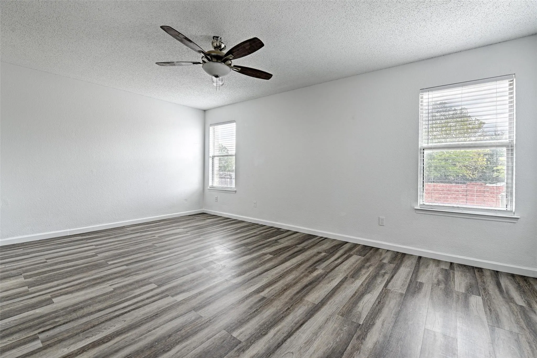 Single Family Residence For Sale in Dallas County , 5348 Cameron Drive, Grand Prairie, Texas 75052, 3 Bedroom, 2 Bathroom, 2 Garage spaces, 2,002 Sqft, built in 2004, mls#21224323, Real Estate Agent in Grand Prairie, Homes For Sale in Dallas county, Homes For Sale in Grand Prairie, Realtor in Grand Prairie Texas, Real Estate Brokerage Independent Realty Texas, Luminita Cordes Realtor