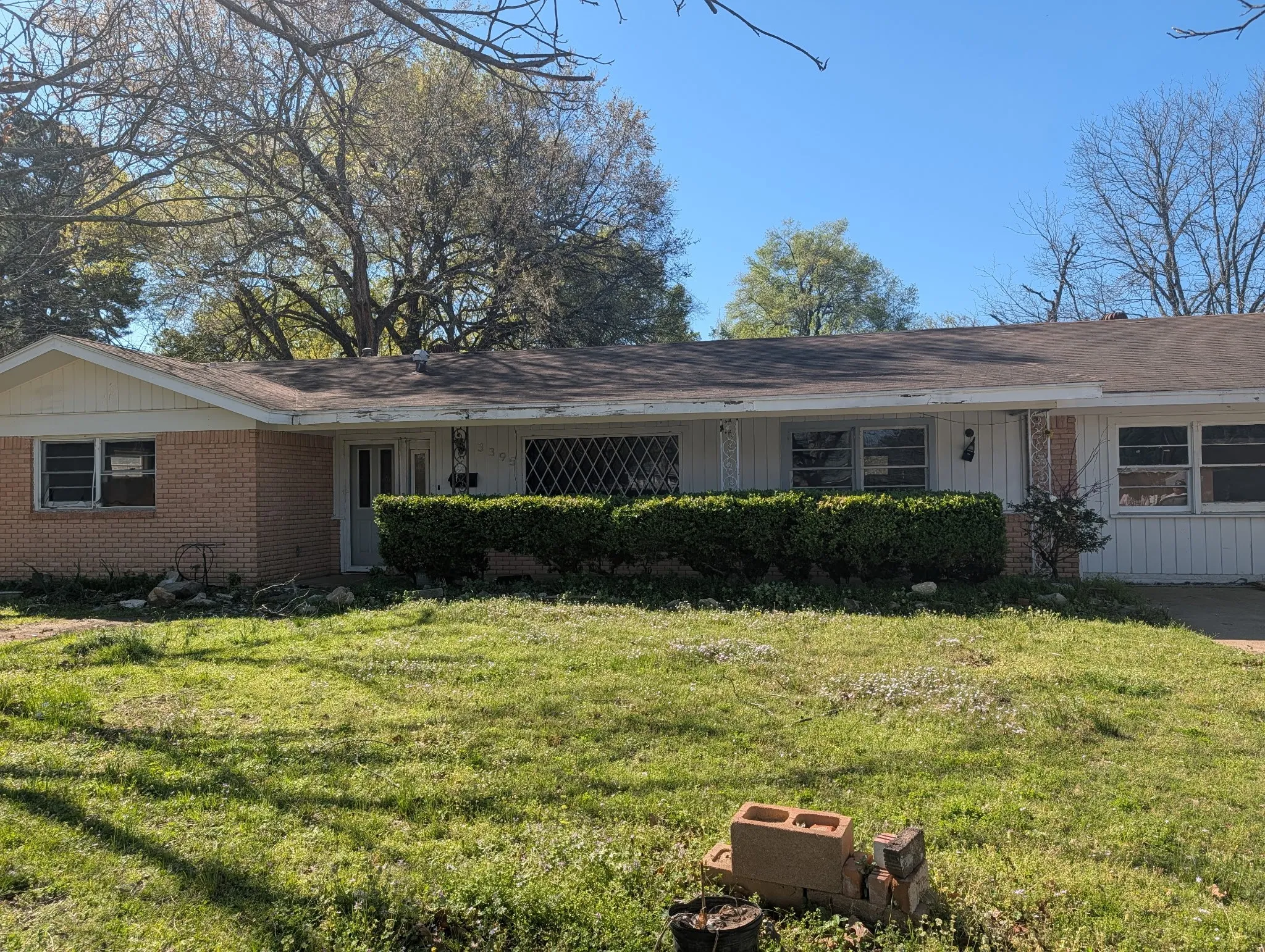 Single Family Residence For Sale in Lamar County , 3395 Bonham Street, Paris, Texas 75460, 3 Bedroom, 3 Bathroom, Garage spaces, 2,770 Sqft, built in 1992, mls#21224434, Real Estate Agent in Paris, Homes For Sale in Lamar county, Homes For Sale in Paris, Realtor in Paris Texas, Real Estate Brokerage Independent Realty Texas, Luminita Cordes Realtor