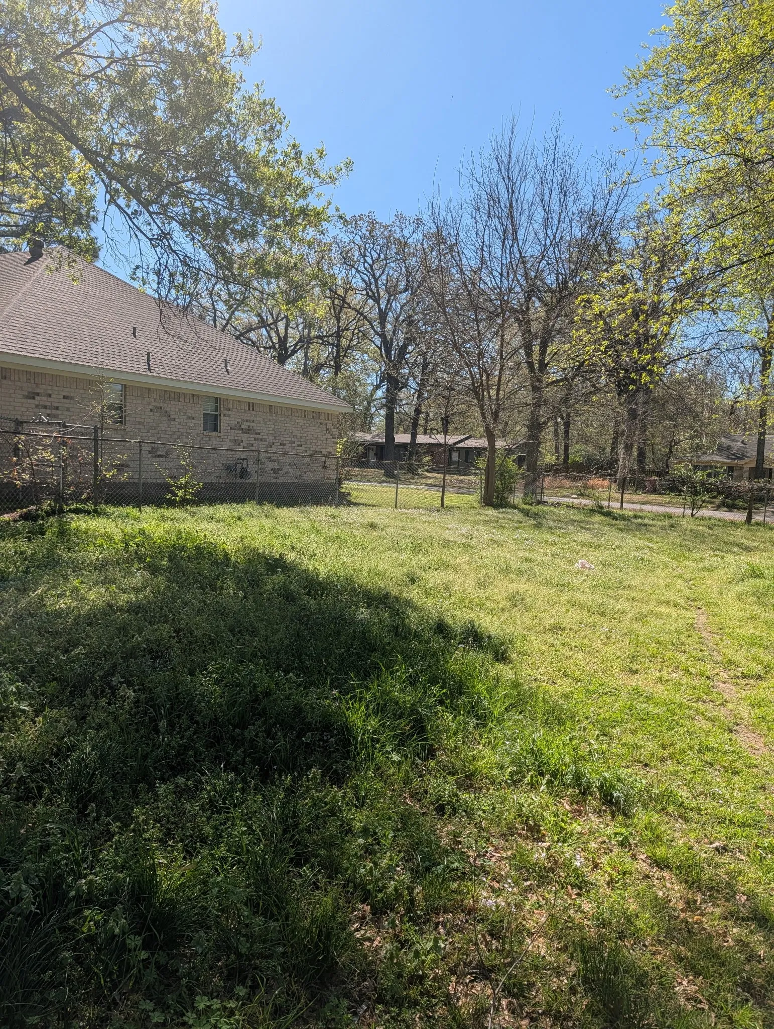 Single Family Residence For Sale in Lamar County , 3395 Bonham Street, Paris, Texas 75460, 3 Bedroom, 3 Bathroom, Garage spaces, 2,770 Sqft, built in 1992, mls#21224434, Real Estate Agent in Paris, Homes For Sale in Lamar county, Homes For Sale in Paris, Realtor in Paris Texas, Real Estate Brokerage Independent Realty Texas, Luminita Cordes Realtor