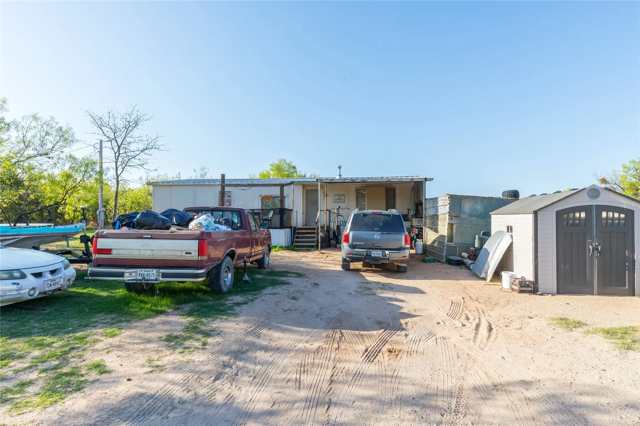For Sale in Callahan County , 8169 Private Road 5072, Clyde, Texas 79510, 18 Bedroom, 12 Bathroom, Garage spaces, 8,952 Sqft, built in 1982, Preowned, Price $399,900, mls#21218012, Real Estate Agent in Clyde, Homes For Sale in Callahan county, Homes For Sale in Clyde, Realtor in Clyde Texas, Real Estate Brokerage Independent Realty Texas, Luminita Cordes Realtor