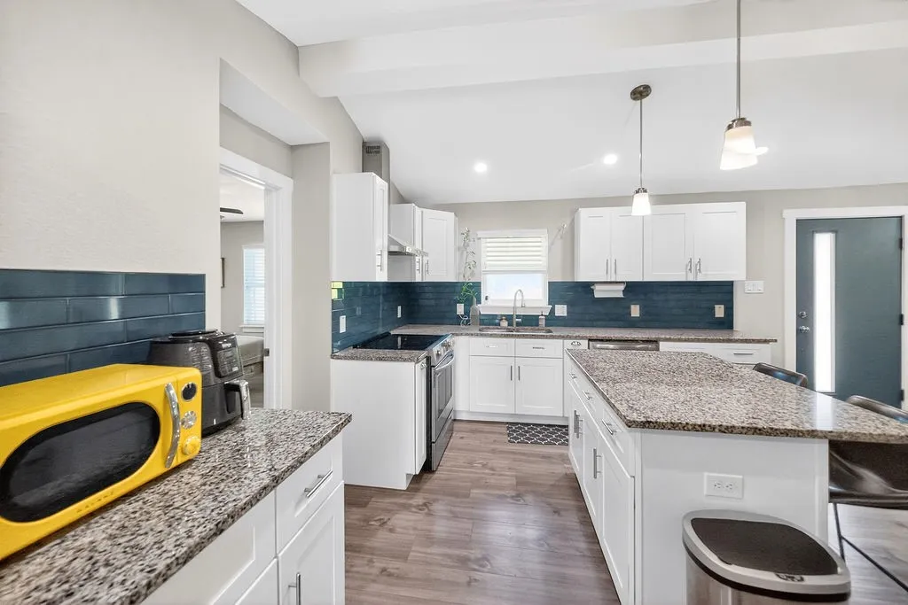 Single Family Residence For Sale in Henderson County , 600 Bunny Rabbit Road, Athens, Texas 75751, 3 Bedroom, 2 Bathroom, Garage spaces, 1,408 Sqft, built in 1960, mls#21224540, Real Estate Agent in Athens, Homes For Sale in Henderson county, Homes For Sale in Athens, Realtor in Athens Texas, Real Estate Brokerage Independent Realty Texas, Luminita Cordes Realtor