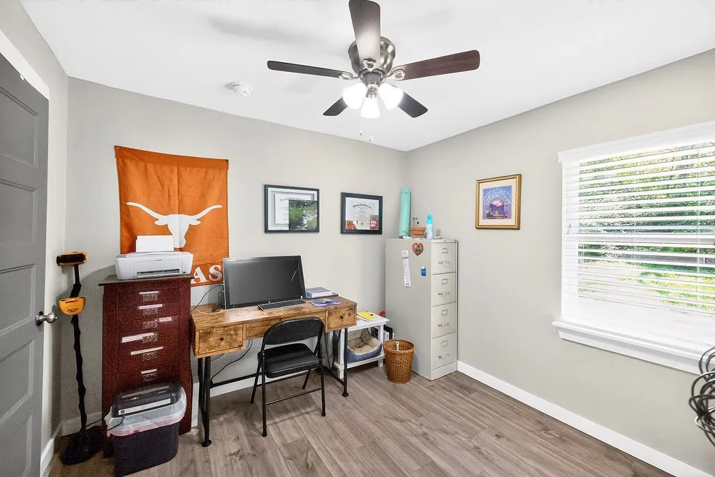 Single Family Residence For Sale in Henderson County , 600 Bunny Rabbit Road, Athens, Texas 75751, 3 Bedroom, 2 Bathroom, Garage spaces, 1,408 Sqft, built in 1960, mls#21224540, Real Estate Agent in Athens, Homes For Sale in Henderson county, Homes For Sale in Athens, Realtor in Athens Texas, Real Estate Brokerage Independent Realty Texas, Luminita Cordes Realtor