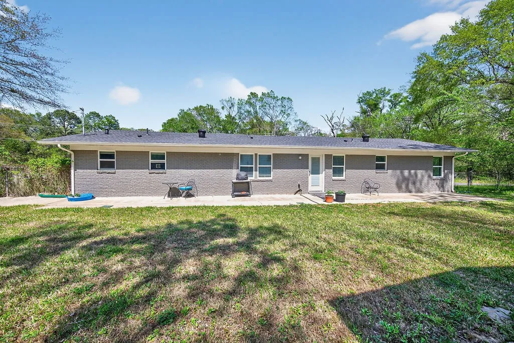 Single Family Residence For Sale in Henderson County , 600 Bunny Rabbit Road, Athens, Texas 75751, 3 Bedroom, 2 Bathroom, Garage spaces, 1,408 Sqft, built in 1960, mls#21224540, Real Estate Agent in Athens, Homes For Sale in Henderson county, Homes For Sale in Athens, Realtor in Athens Texas, Real Estate Brokerage Independent Realty Texas, Luminita Cordes Realtor