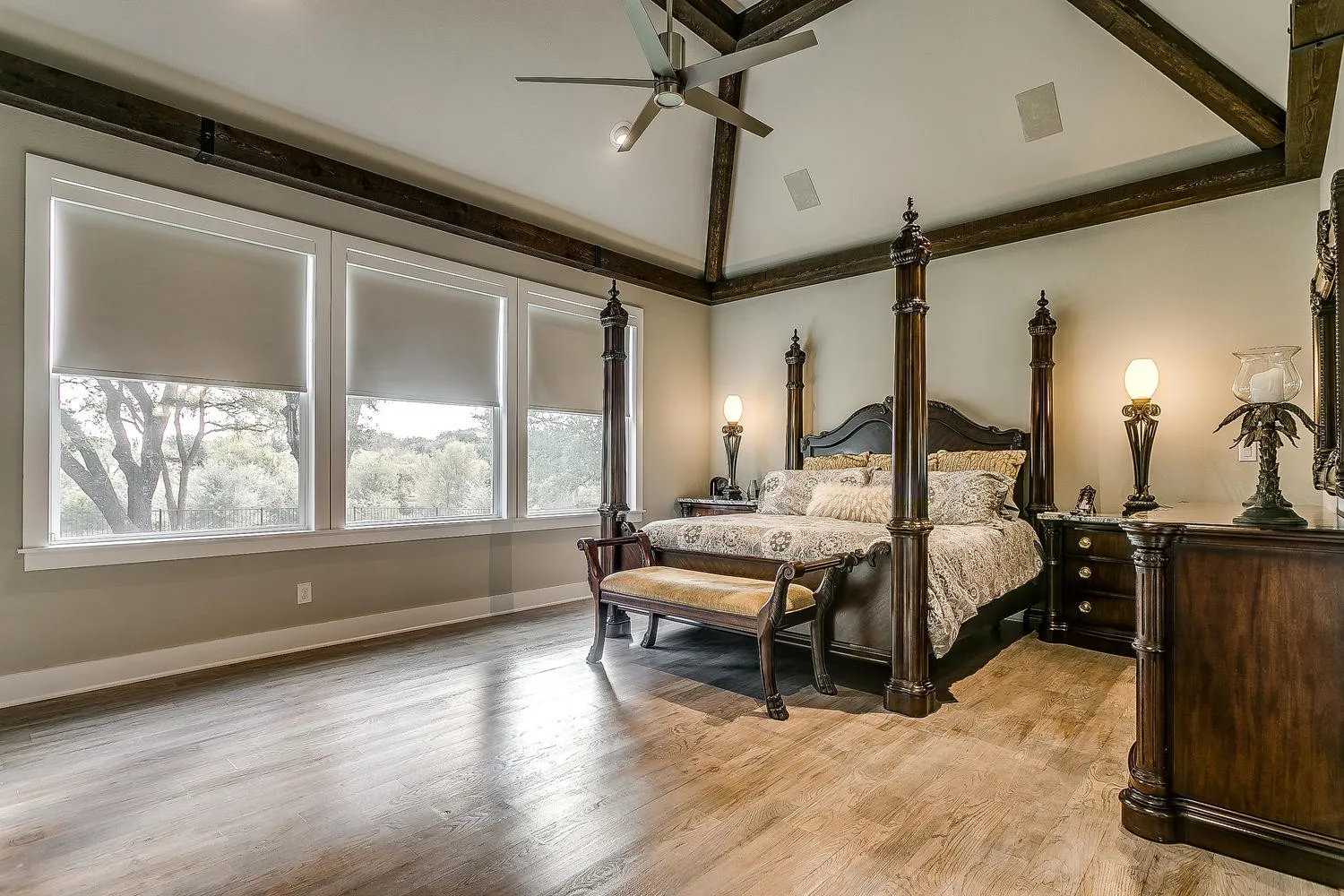 Single Family Residence For Sale in Hill County , 19069 Lakeview Court, Whitney, Texas 76692, 4 Bedroom, 4 Bathroom, 3 Garage spaces, 5,000 Sqft, built in 2016, mls#21221858, Real Estate Agent in Whitney, Homes For Sale in Hill county, Homes For Sale in Whitney, Realtor in Whitney Texas, Real Estate Brokerage Independent Realty Texas, Luminita Cordes Realtor