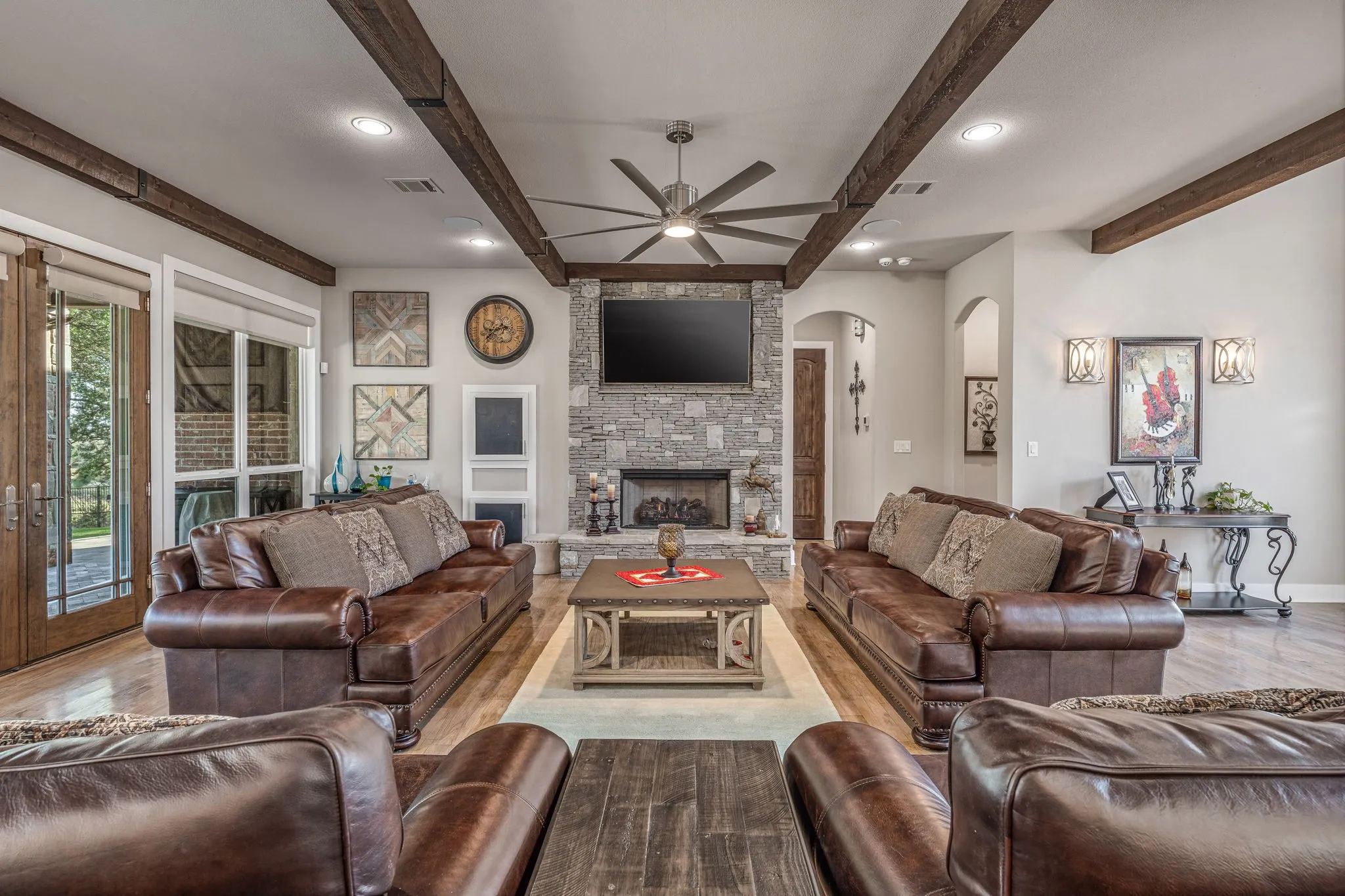 Single Family Residence For Sale in Hill County , 19069 Lakeview Court, Whitney, Texas 76692, 4 Bedroom, 4 Bathroom, 3 Garage spaces, 5,000 Sqft, built in 2016, mls#21221858, Real Estate Agent in Whitney, Homes For Sale in Hill county, Homes For Sale in Whitney, Realtor in Whitney Texas, Real Estate Brokerage Independent Realty Texas, Luminita Cordes Realtor