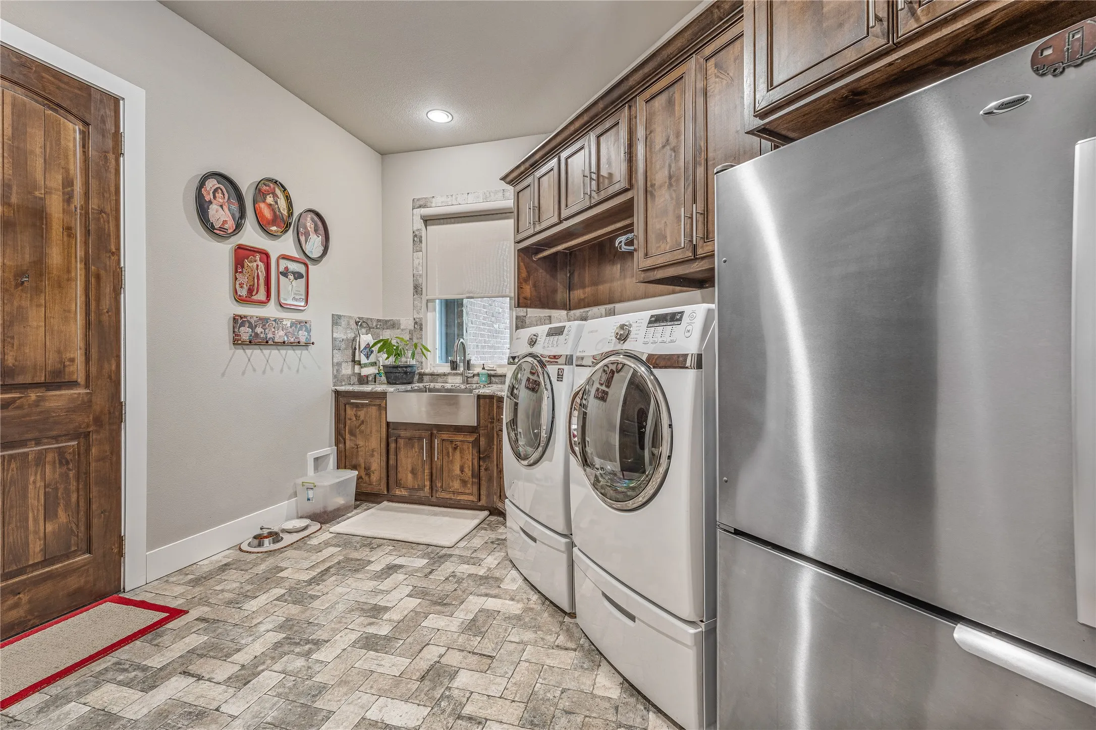 Single Family Residence For Sale in Hill County , 19069 Lakeview Court, Whitney, Texas 76692, 4 Bedroom, 4 Bathroom, 3 Garage spaces, 5,000 Sqft, built in 2016, mls#21221858, Real Estate Agent in Whitney, Homes For Sale in Hill county, Homes For Sale in Whitney, Realtor in Whitney Texas, Real Estate Brokerage Independent Realty Texas, Luminita Cordes Realtor