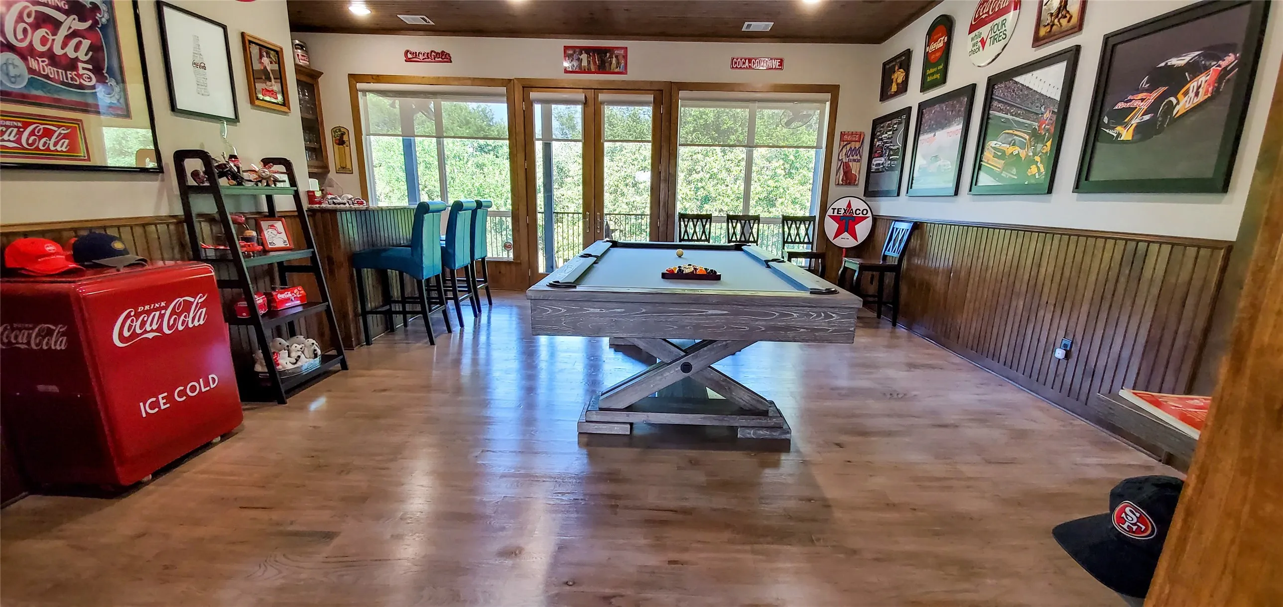 Single Family Residence For Sale in Hill County , 19069 Lakeview Court, Whitney, Texas 76692, 4 Bedroom, 4 Bathroom, 3 Garage spaces, 5,000 Sqft, built in 2016, mls#21221858, Real Estate Agent in Whitney, Homes For Sale in Hill county, Homes For Sale in Whitney, Realtor in Whitney Texas, Real Estate Brokerage Independent Realty Texas, Luminita Cordes Realtor