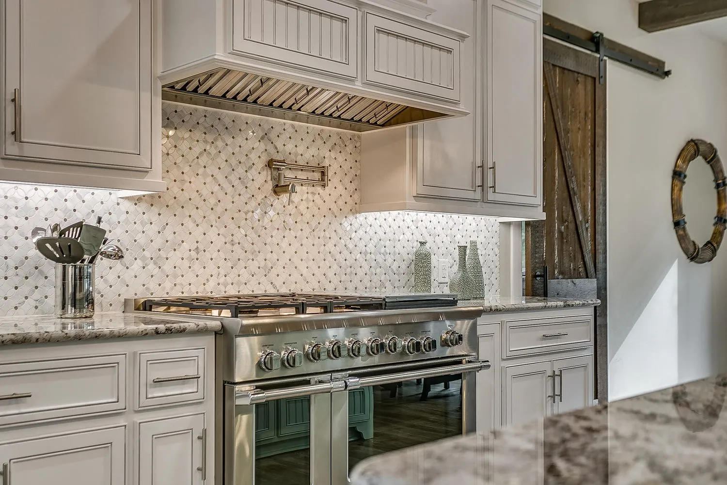 Single Family Residence For Sale in Hill County , 19069 Lakeview Court, Whitney, Texas 76692, 4 Bedroom, 4 Bathroom, 3 Garage spaces, 5,000 Sqft, built in 2016, mls#21221858, Real Estate Agent in Whitney, Homes For Sale in Hill county, Homes For Sale in Whitney, Realtor in Whitney Texas, Real Estate Brokerage Independent Realty Texas, Luminita Cordes Realtor