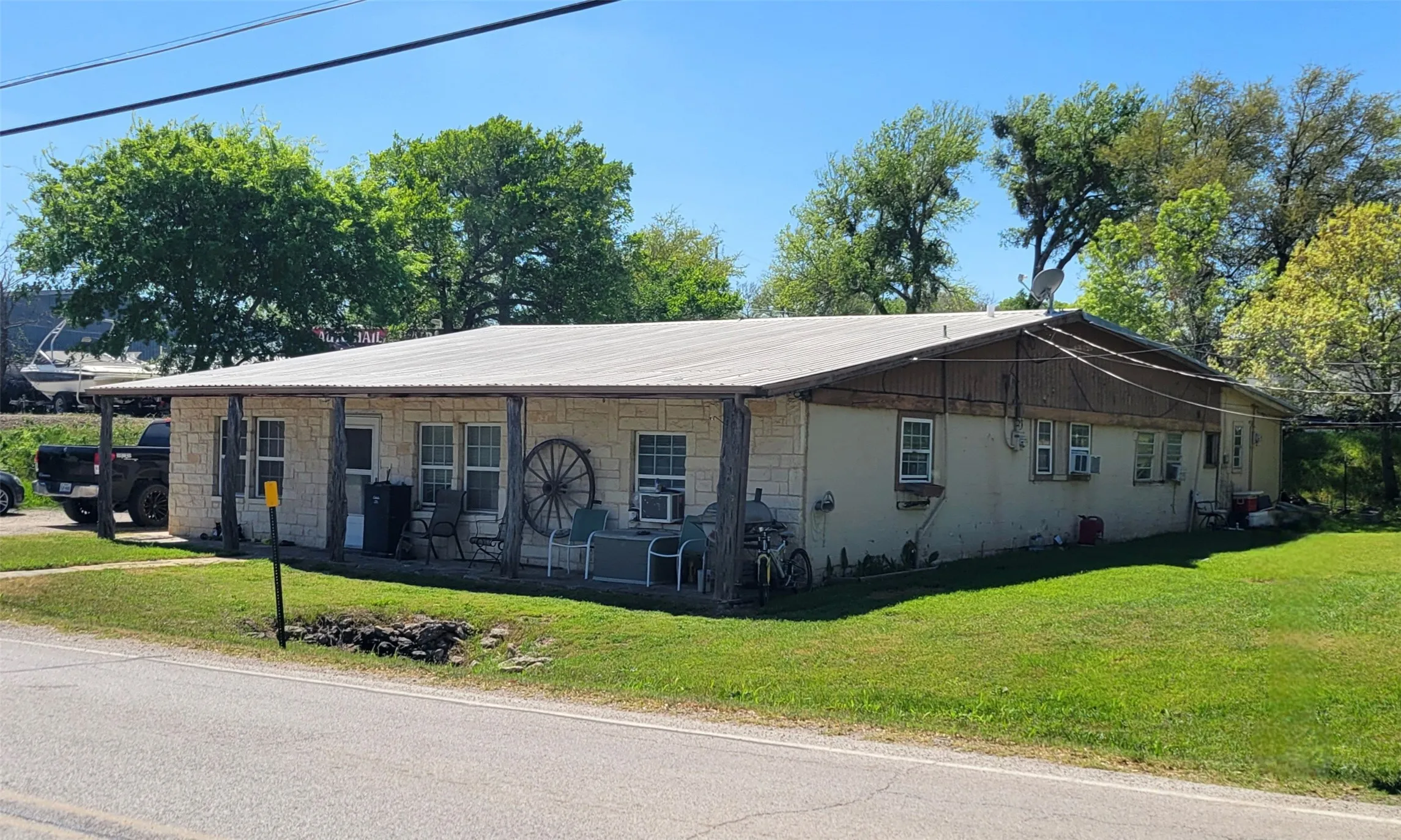 Duplex For Sale in Tarrant County , 9365 Live Oak Lane, Fort Worth, Texas 76179, 5 Bedroom, 2 Bathroom, Garage spaces, 0 Sqft, built in 1945, Preowned, mls#21224626, Real Estate Agent in Fort Worth, Homes For Sale in Tarrant county, Homes For Sale in Fort Worth, Realtor in Fort Worth Texas, Real Estate Brokerage Independent Realty Texas, Luminita Cordes Realtor