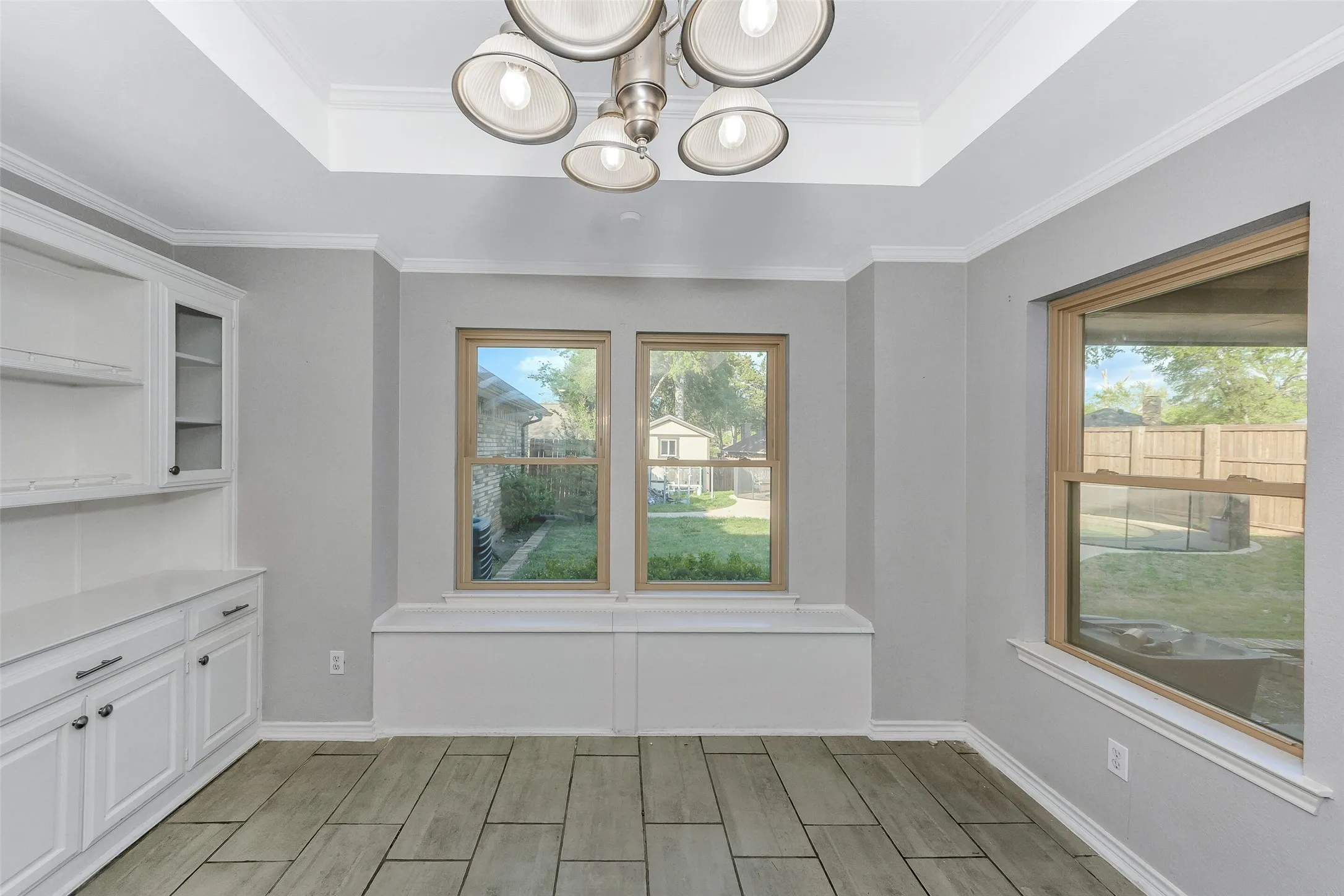 Single Family Residence For Sale in Dallas County , 1011 Briar Hill Circle, Duncanville, Texas 75137, 4 Bedroom, 3 Bathroom, 2 Garage spaces, 2,789 Sqft, built in 1984, Preowned, mls#21223804, Real Estate Agent in Duncanville, Homes For Sale in Dallas county, Homes For Sale in Duncanville, Realtor in Duncanville Texas, Real Estate Brokerage Independent Realty Texas, Luminita Cordes Realtor