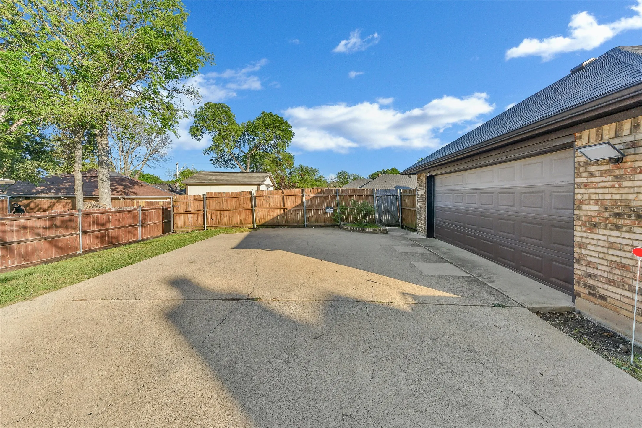 Single Family Residence For Sale in Dallas County , 1011 Briar Hill Circle, Duncanville, Texas 75137, 4 Bedroom, 3 Bathroom, 2 Garage spaces, 2,789 Sqft, built in 1984, Preowned, mls#21223804, Real Estate Agent in Duncanville, Homes For Sale in Dallas county, Homes For Sale in Duncanville, Realtor in Duncanville Texas, Real Estate Brokerage Independent Realty Texas, Luminita Cordes Realtor