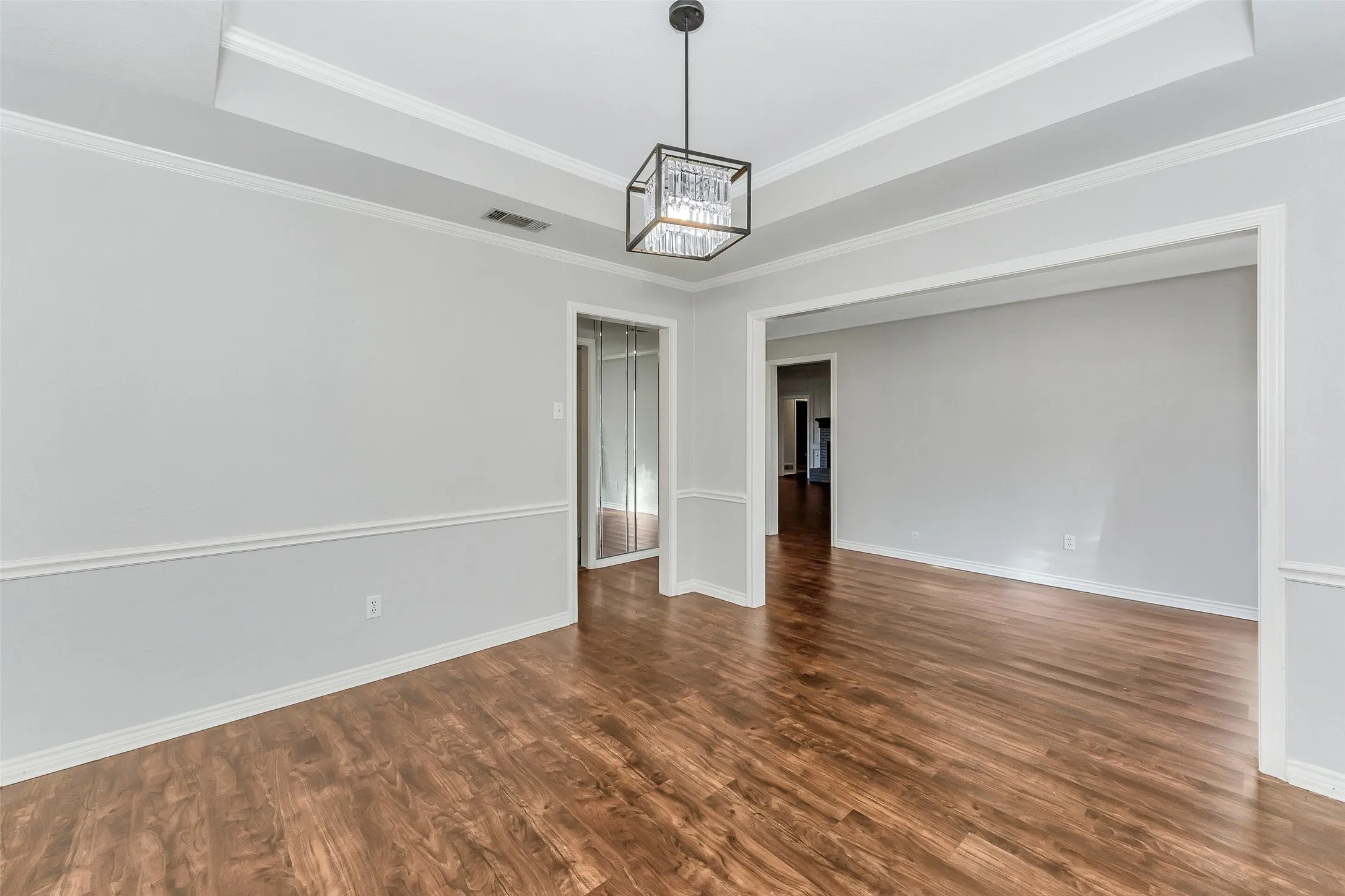 Single Family Residence For Sale in Dallas County , 1011 Briar Hill Circle, Duncanville, Texas 75137, 4 Bedroom, 3 Bathroom, 2 Garage spaces, 2,789 Sqft, built in 1984, Preowned, mls#21223804, Real Estate Agent in Duncanville, Homes For Sale in Dallas county, Homes For Sale in Duncanville, Realtor in Duncanville Texas, Real Estate Brokerage Independent Realty Texas, Luminita Cordes Realtor