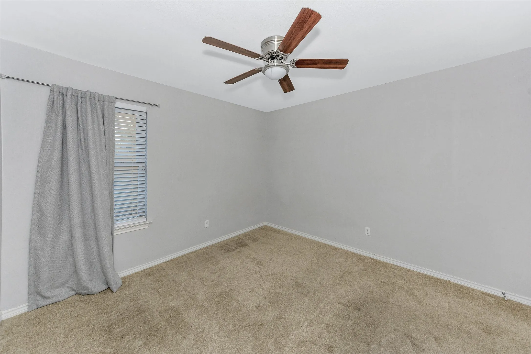 Single Family Residence For Sale in Dallas County , 1011 Briar Hill Circle, Duncanville, Texas 75137, 4 Bedroom, 3 Bathroom, 2 Garage spaces, 2,789 Sqft, built in 1984, Preowned, mls#21223804, Real Estate Agent in Duncanville, Homes For Sale in Dallas county, Homes For Sale in Duncanville, Realtor in Duncanville Texas, Real Estate Brokerage Independent Realty Texas, Luminita Cordes Realtor