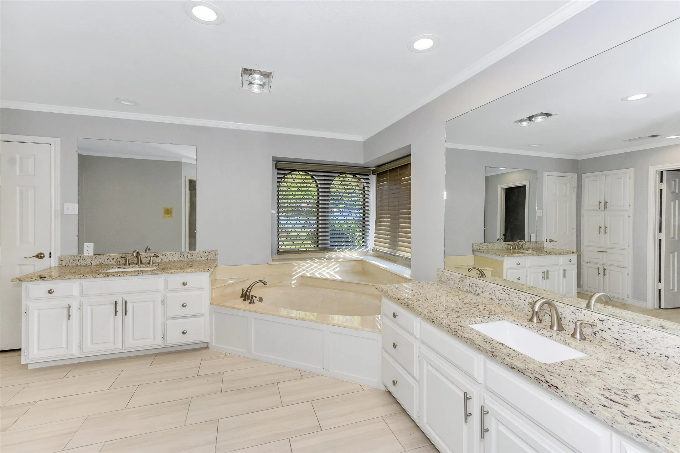 Single Family Residence For Sale in Dallas County , 1011 Briar Hill Circle, Duncanville, Texas 75137, 4 Bedroom, 3 Bathroom, 2 Garage spaces, 2,789 Sqft, built in 1984, Preowned, mls#21223804, Real Estate Agent in Duncanville, Homes For Sale in Dallas county, Homes For Sale in Duncanville, Realtor in Duncanville Texas, Real Estate Brokerage Independent Realty Texas, Luminita Cordes Realtor
