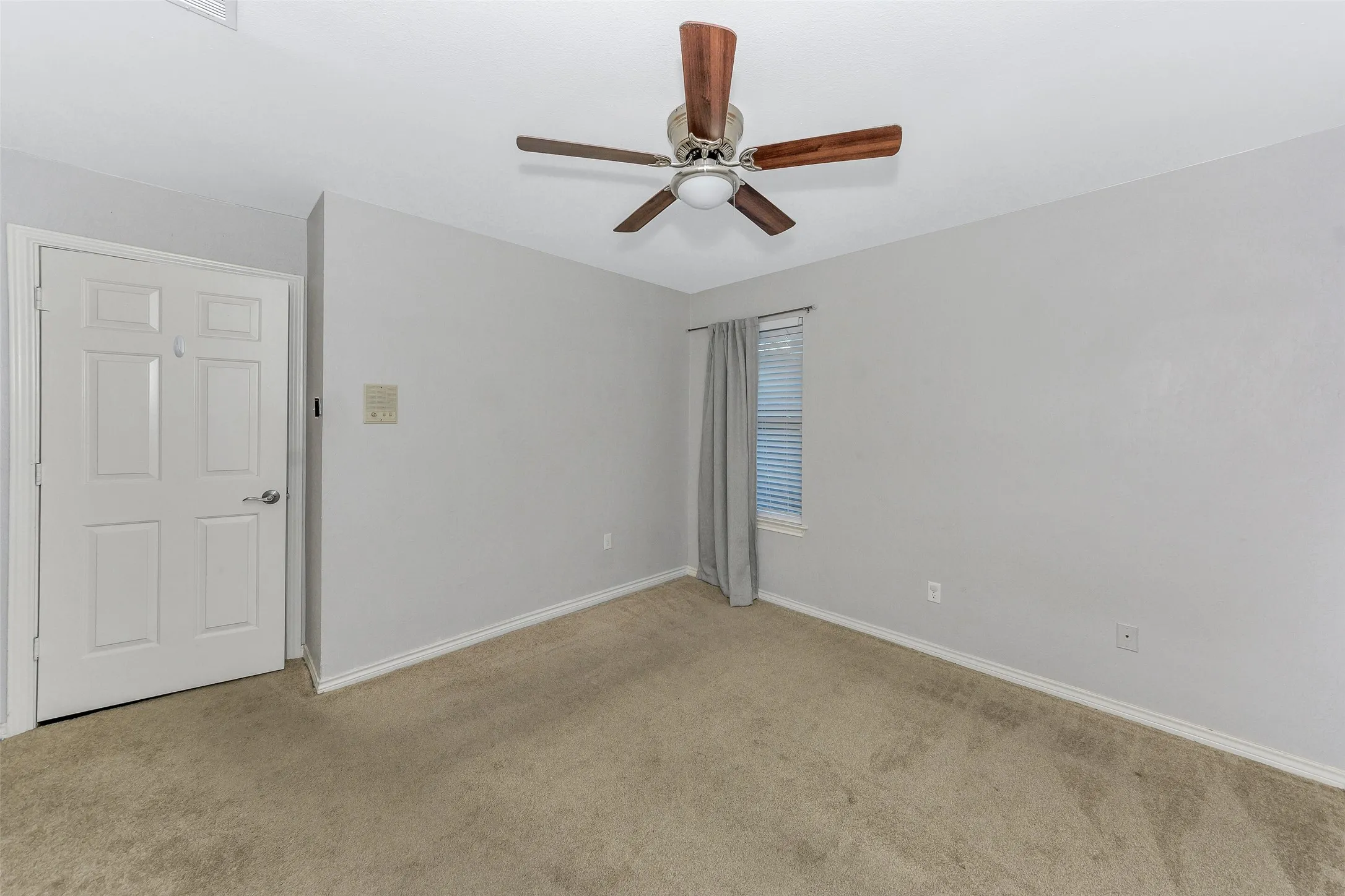 Single Family Residence For Sale in Dallas County , 1011 Briar Hill Circle, Duncanville, Texas 75137, 4 Bedroom, 3 Bathroom, 2 Garage spaces, 2,789 Sqft, built in 1984, Preowned, mls#21223804, Real Estate Agent in Duncanville, Homes For Sale in Dallas county, Homes For Sale in Duncanville, Realtor in Duncanville Texas, Real Estate Brokerage Independent Realty Texas, Luminita Cordes Realtor