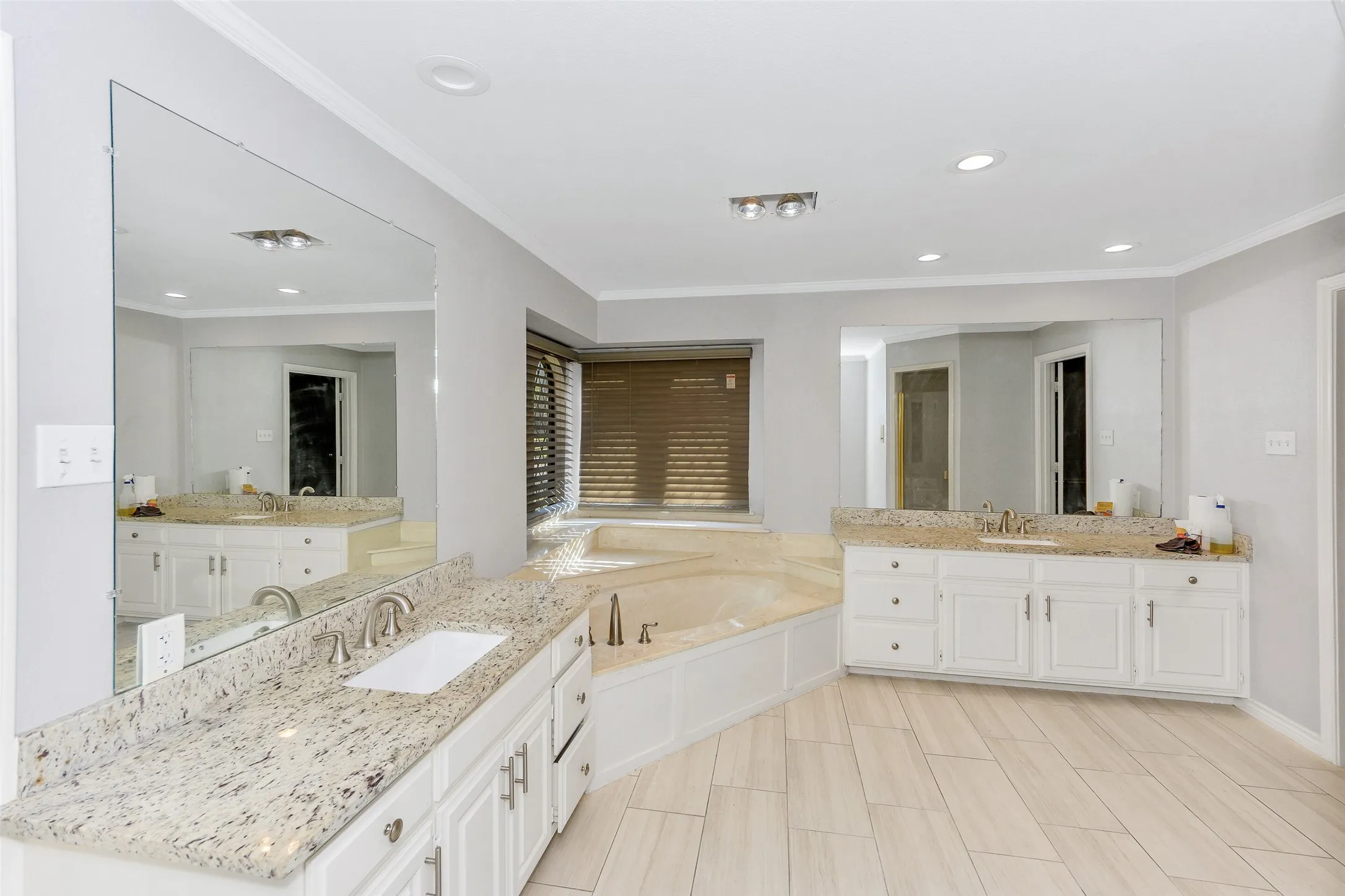 Single Family Residence For Sale in Dallas County , 1011 Briar Hill Circle, Duncanville, Texas 75137, 4 Bedroom, 3 Bathroom, 2 Garage spaces, 2,789 Sqft, built in 1984, Preowned, mls#21223804, Real Estate Agent in Duncanville, Homes For Sale in Dallas county, Homes For Sale in Duncanville, Realtor in Duncanville Texas, Real Estate Brokerage Independent Realty Texas, Luminita Cordes Realtor