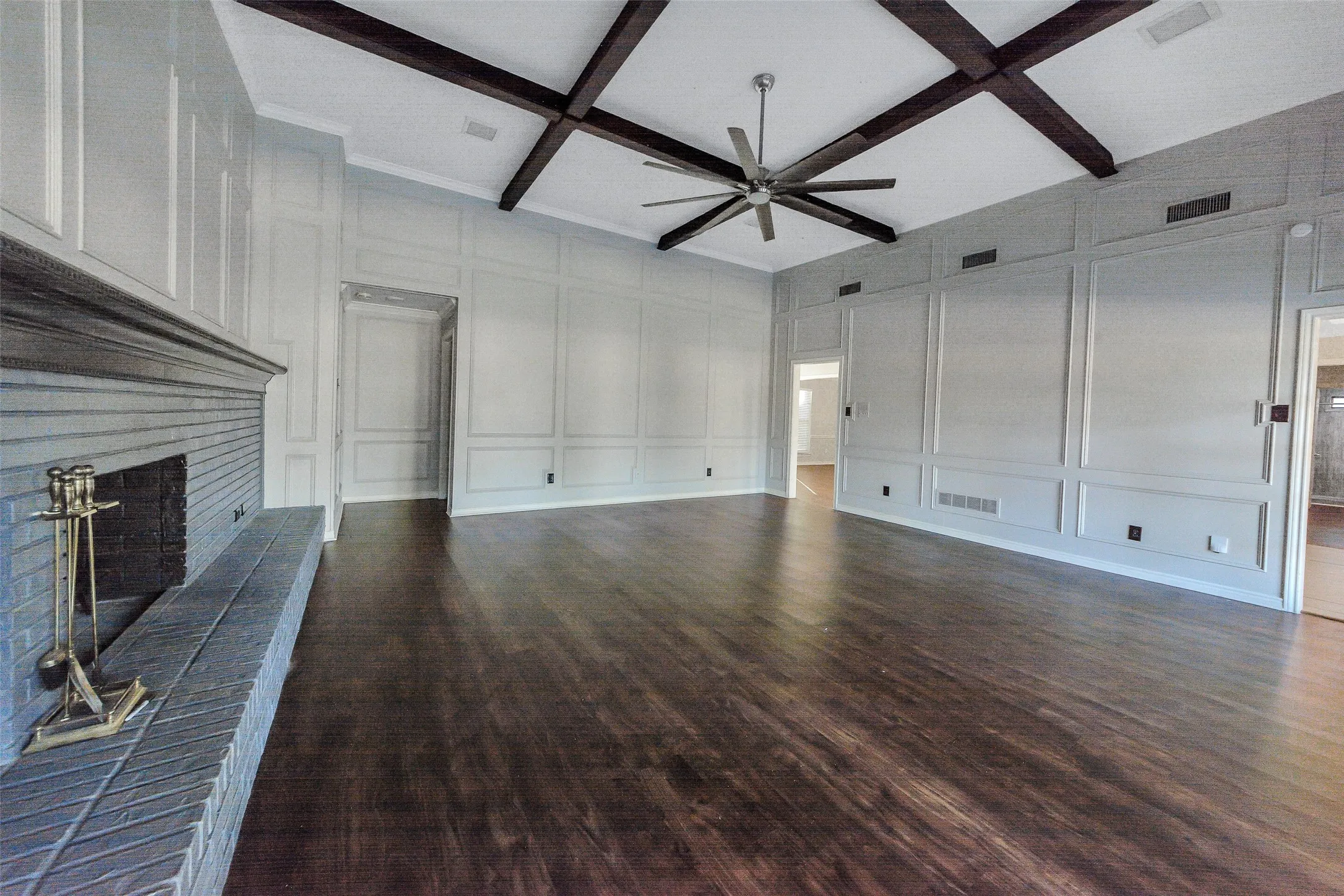 Single Family Residence For Sale in Dallas County , 1011 Briar Hill Circle, Duncanville, Texas 75137, 4 Bedroom, 3 Bathroom, 2 Garage spaces, 2,789 Sqft, built in 1984, Preowned, mls#21223804, Real Estate Agent in Duncanville, Homes For Sale in Dallas county, Homes For Sale in Duncanville, Realtor in Duncanville Texas, Real Estate Brokerage Independent Realty Texas, Luminita Cordes Realtor