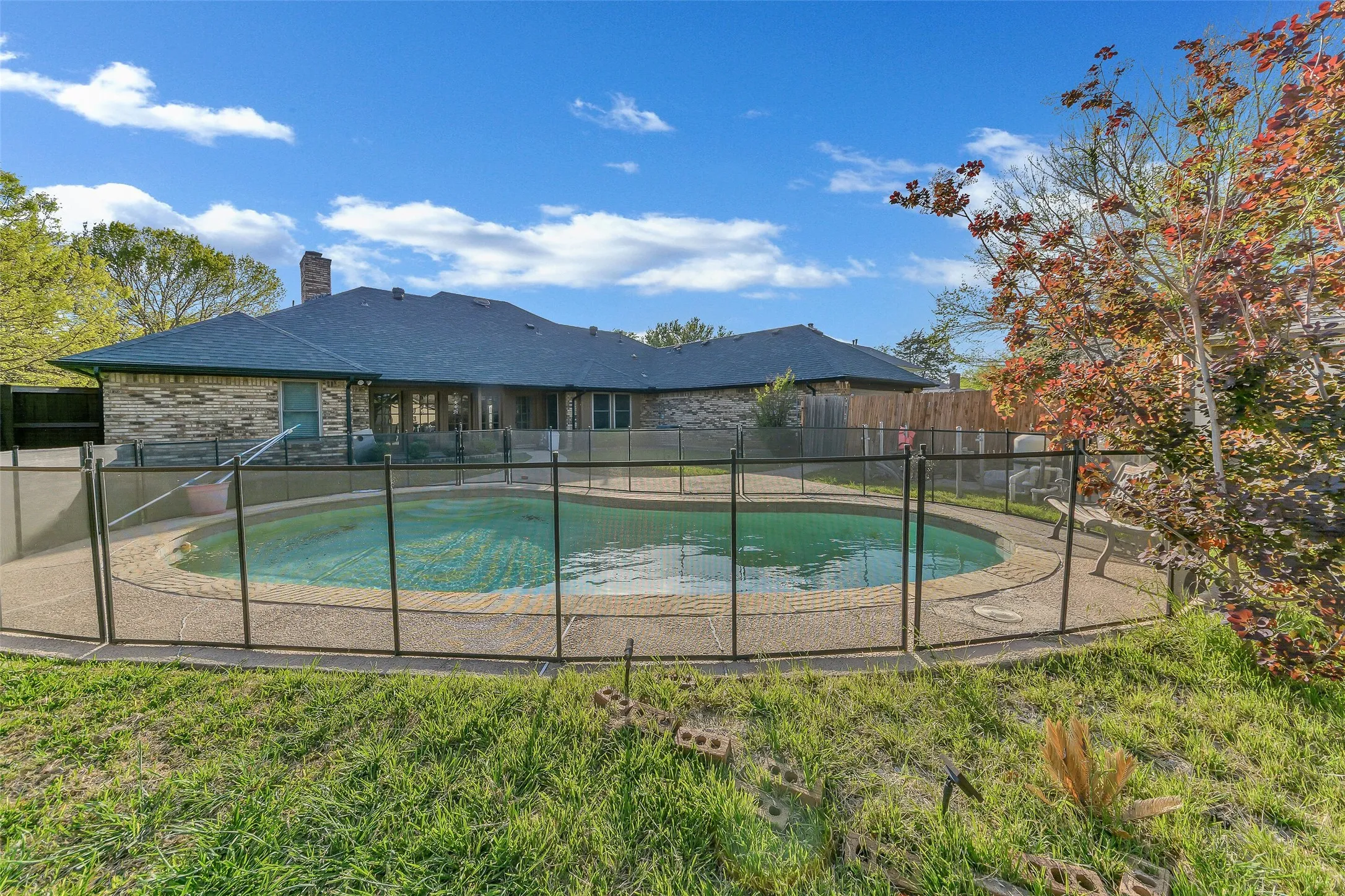Single Family Residence For Sale in Dallas County , 1011 Briar Hill Circle, Duncanville, Texas 75137, 4 Bedroom, 3 Bathroom, 2 Garage spaces, 2,789 Sqft, built in 1984, Preowned, mls#21223804, Real Estate Agent in Duncanville, Homes For Sale in Dallas county, Homes For Sale in Duncanville, Realtor in Duncanville Texas, Real Estate Brokerage Independent Realty Texas, Luminita Cordes Realtor