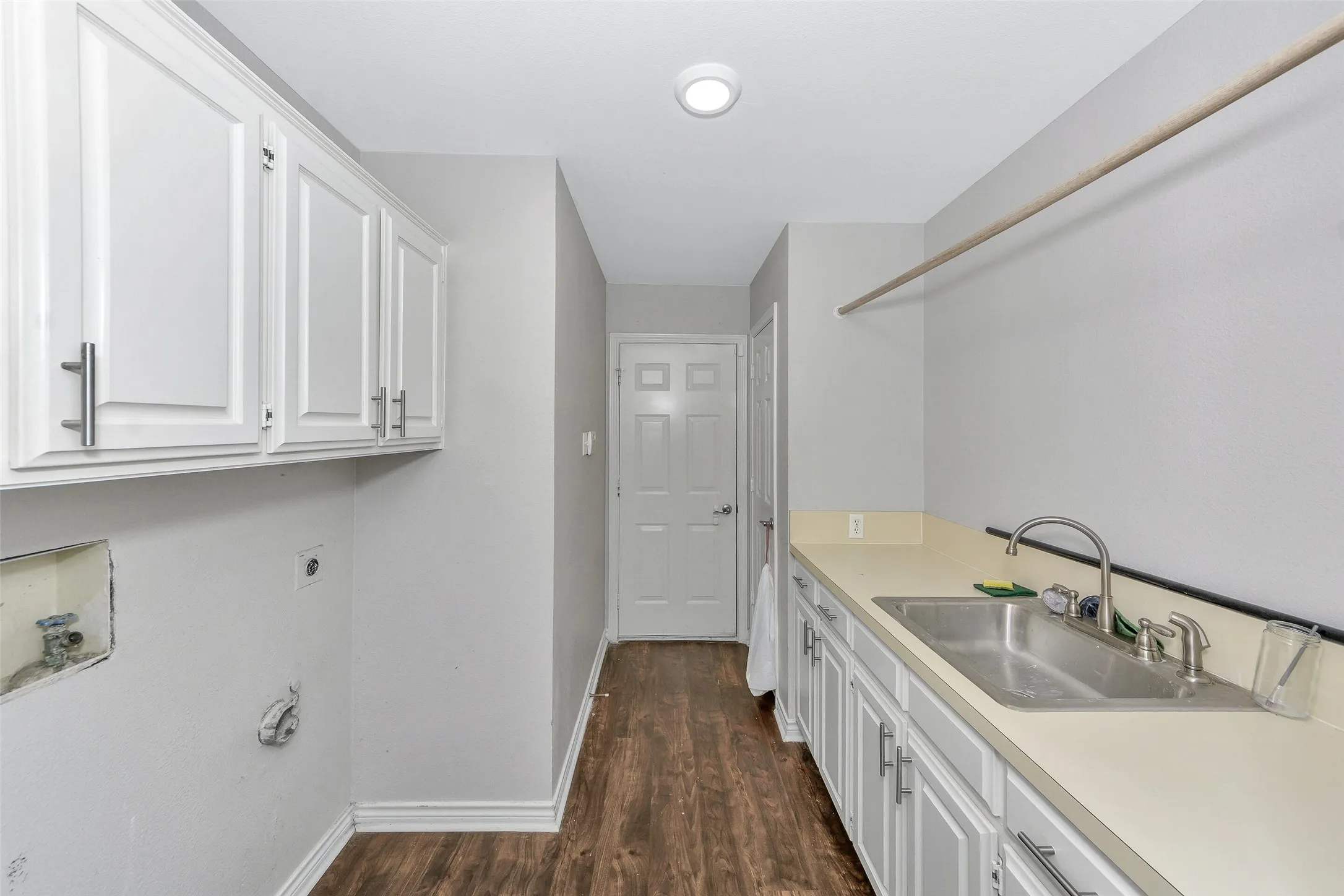 Single Family Residence For Sale in Dallas County , 1011 Briar Hill Circle, Duncanville, Texas 75137, 4 Bedroom, 3 Bathroom, 2 Garage spaces, 2,789 Sqft, built in 1984, Preowned, mls#21223804, Real Estate Agent in Duncanville, Homes For Sale in Dallas county, Homes For Sale in Duncanville, Realtor in Duncanville Texas, Real Estate Brokerage Independent Realty Texas, Luminita Cordes Realtor